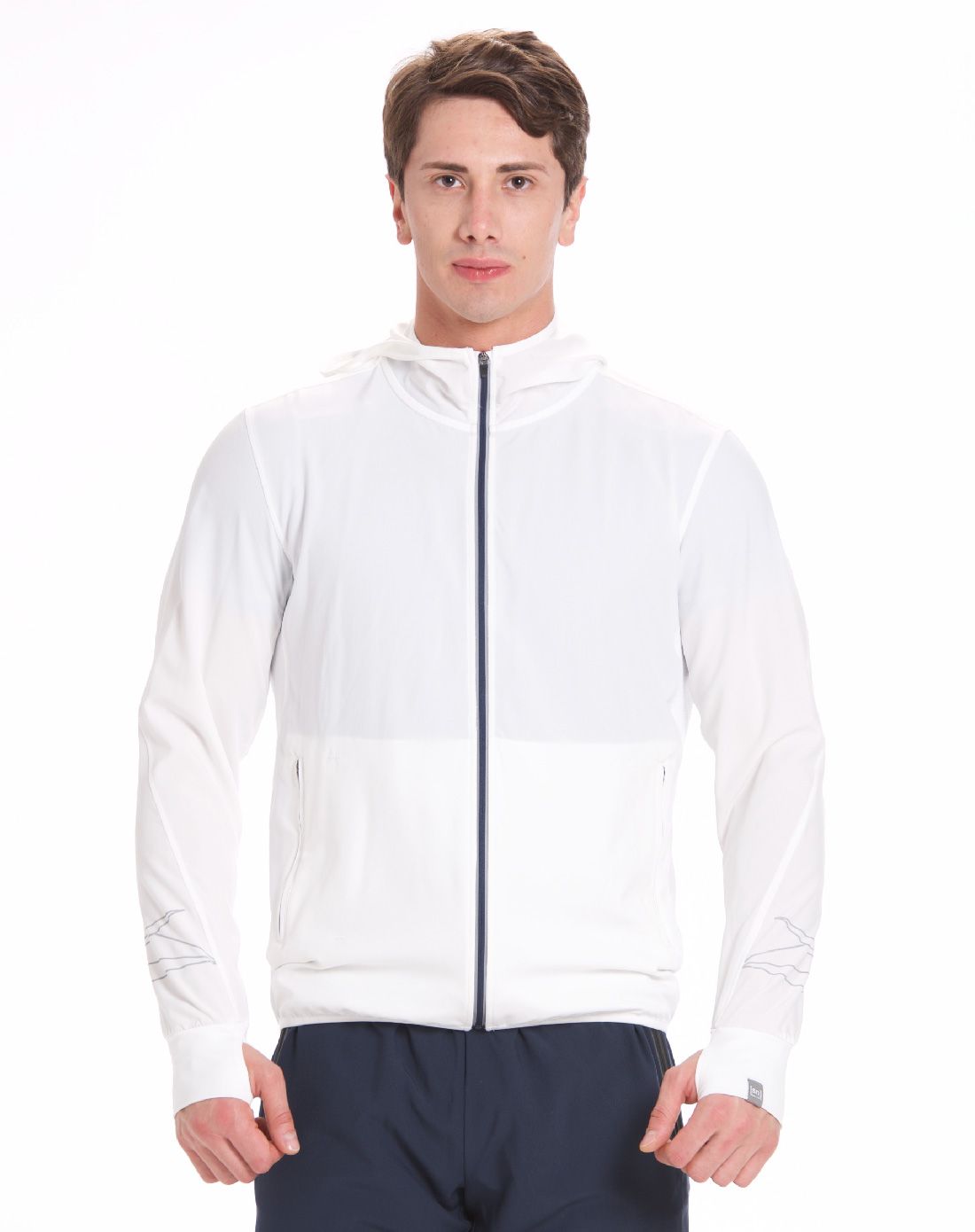抗风聚水防撕裂 男子白色运动夹克