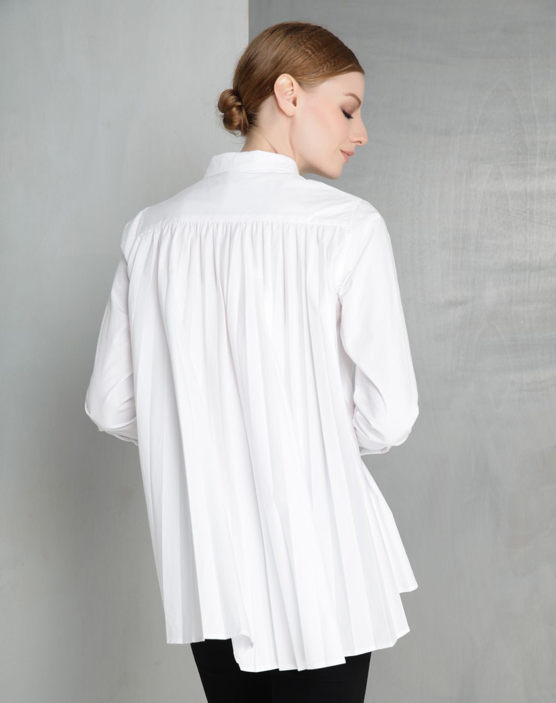 白色百搭尖领后背风琴褶a字版宽松衬衫