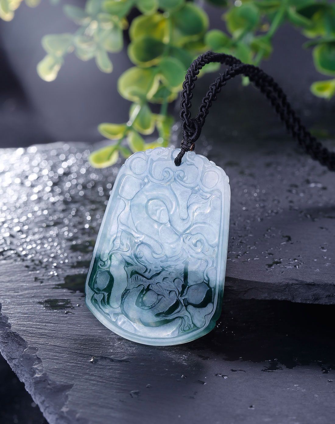 a货翡翠冰种剔透飘绿花龙牌吊坠