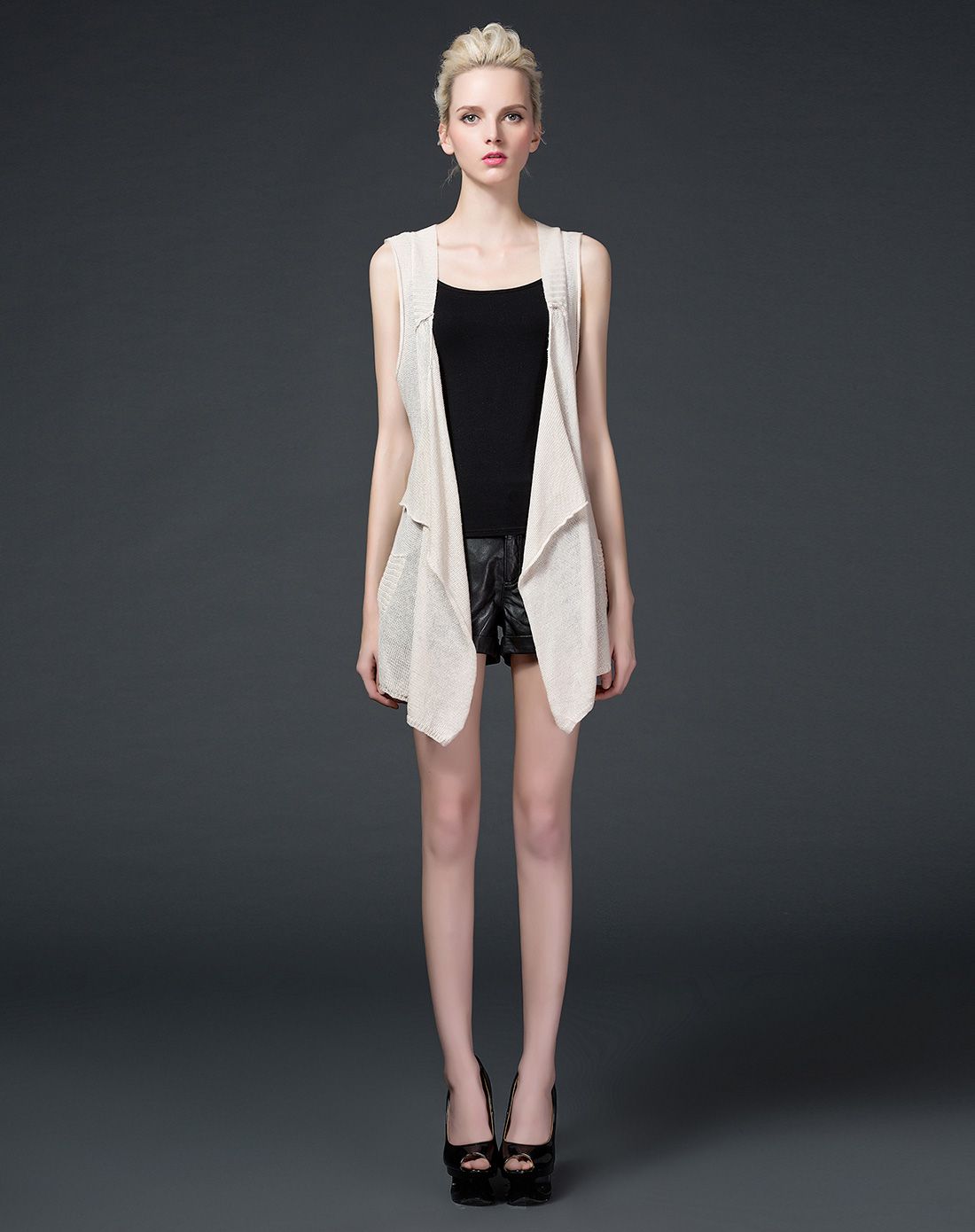 浅杏色斯文百搭无袖针织外套