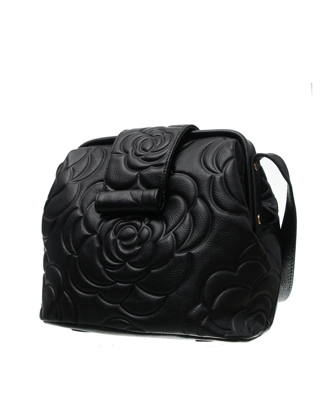 黑色牛皮山茶花压纹斜挎包