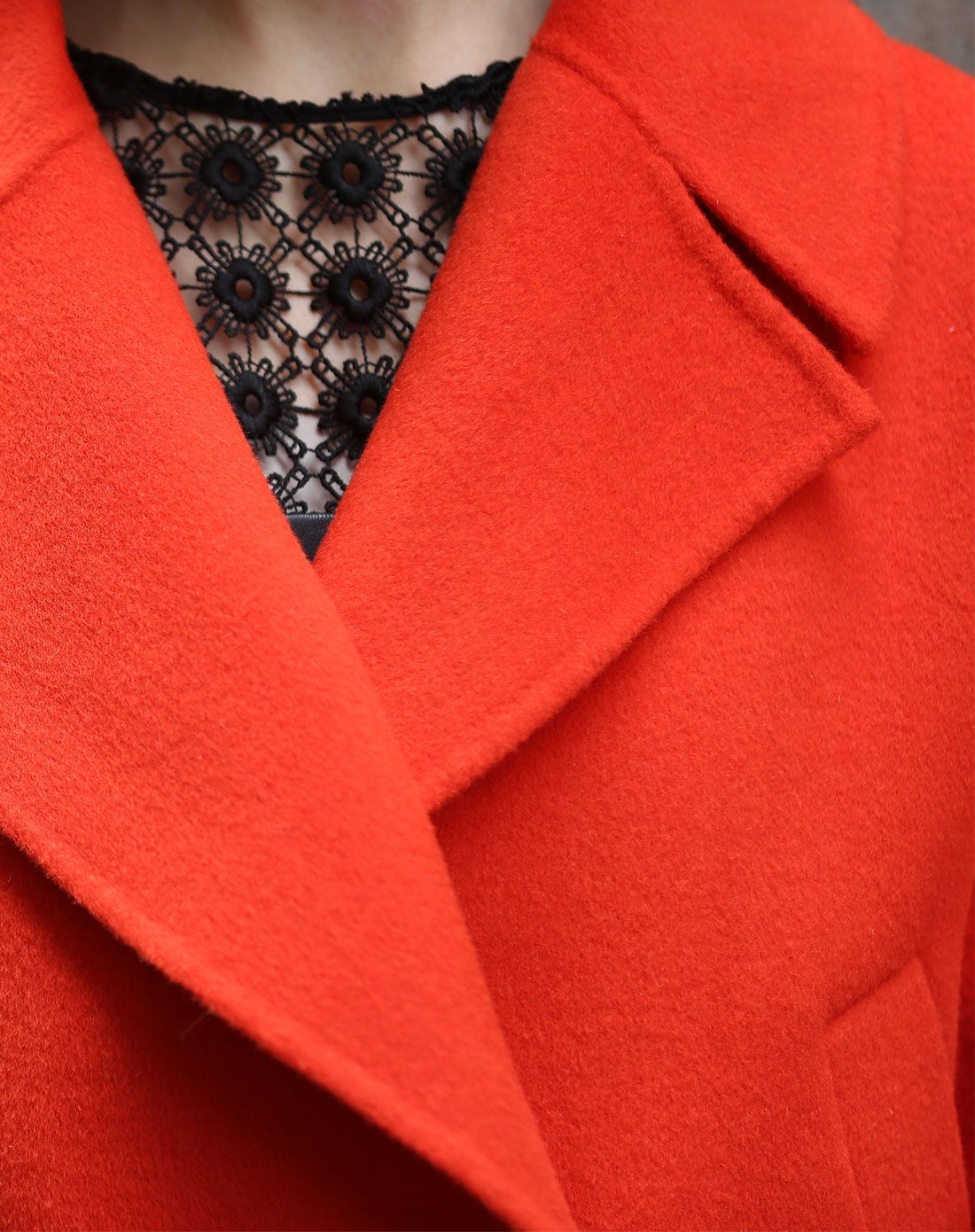 艳红色百搭落肩西装领长袖大衣