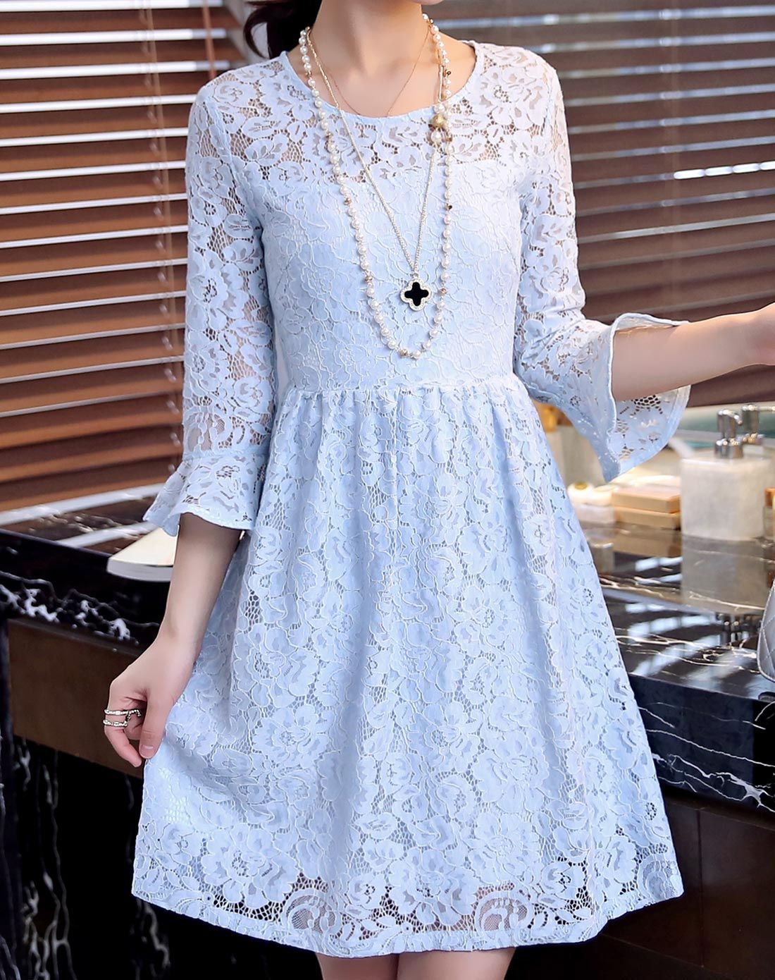 浅蓝色圆领收腰显瘦七分袖a摆蕾丝连衣裙