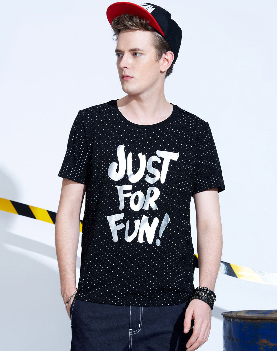 欧美时尚经典小圆点印花流行字母烫银圆领短袖t恤