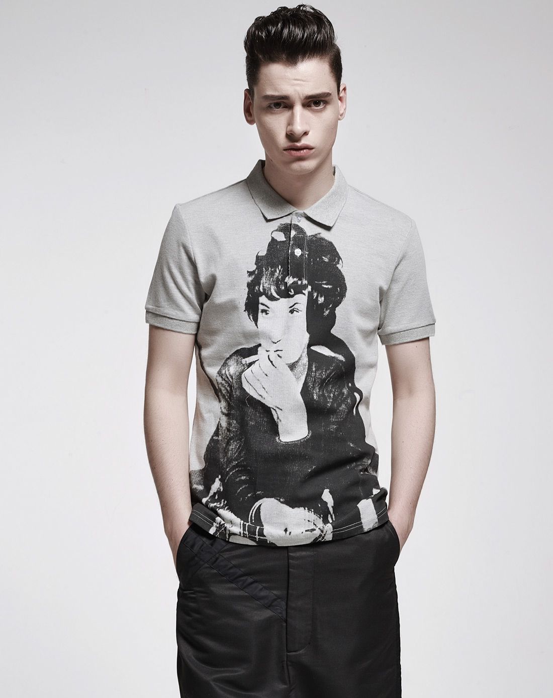 花灰色 潮流个性人物印花修身polo衫