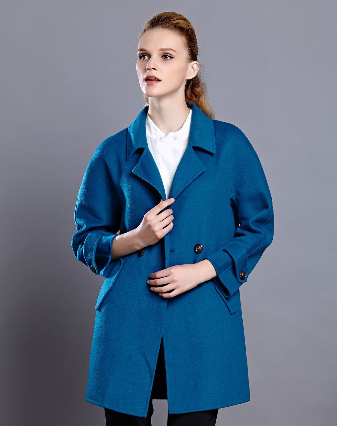 女款湖蓝色翻领双面呢大衣
