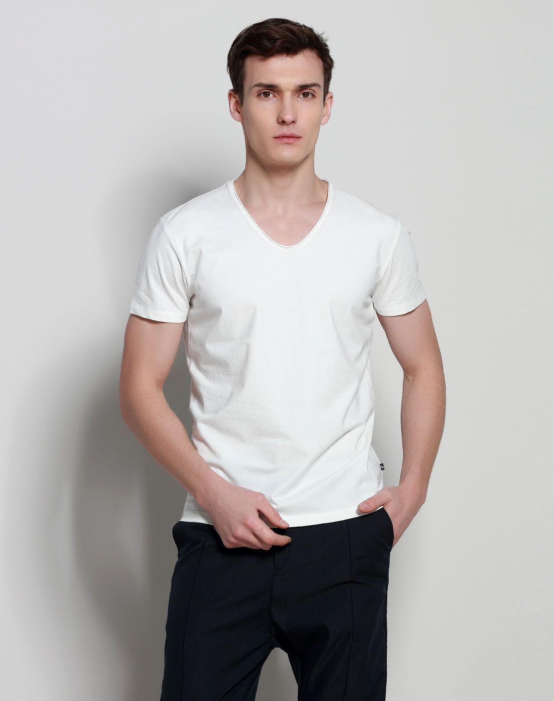 白色 纯色深v领修身短袖t恤