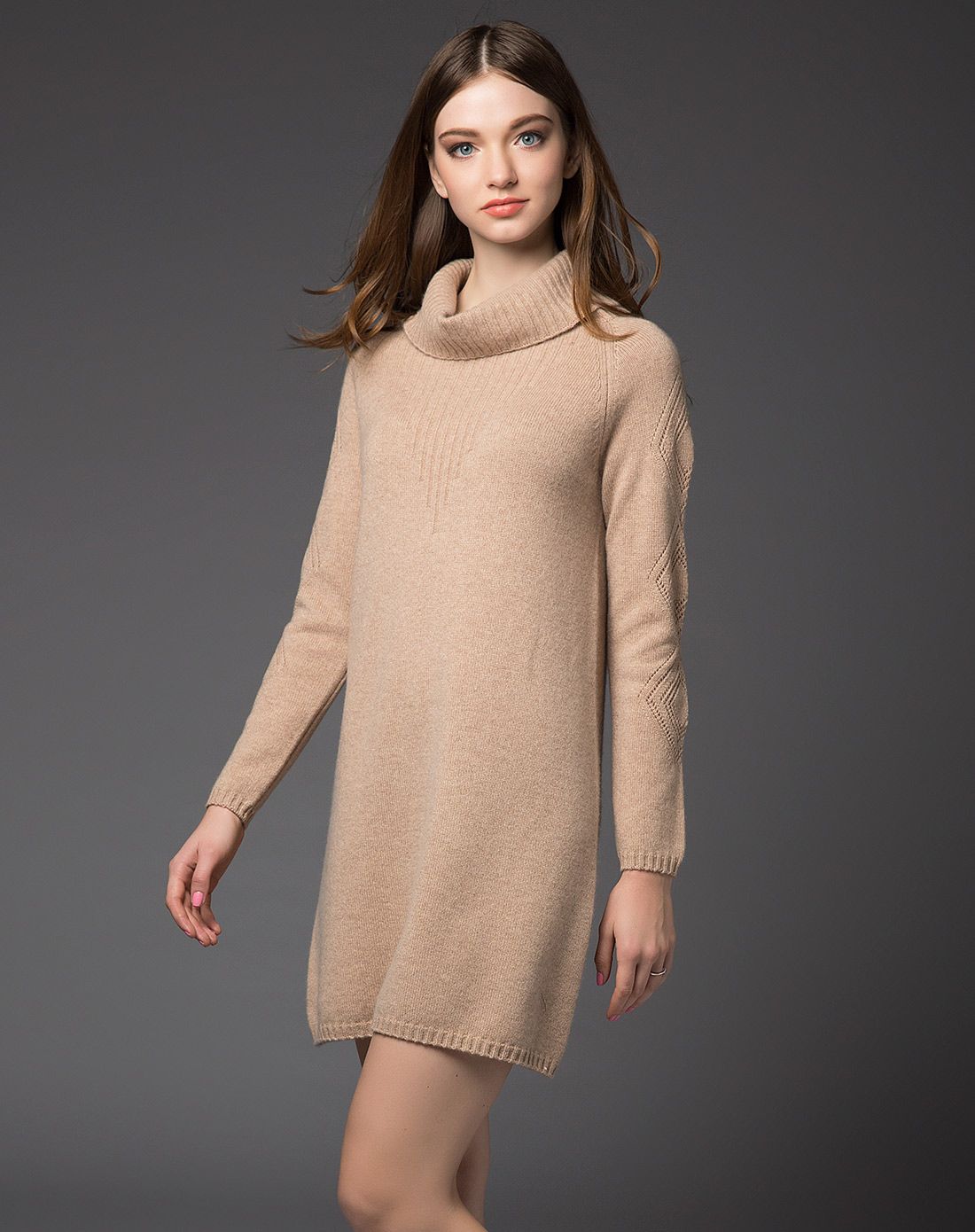 女士驼色中长款盆领套头羊绒衫