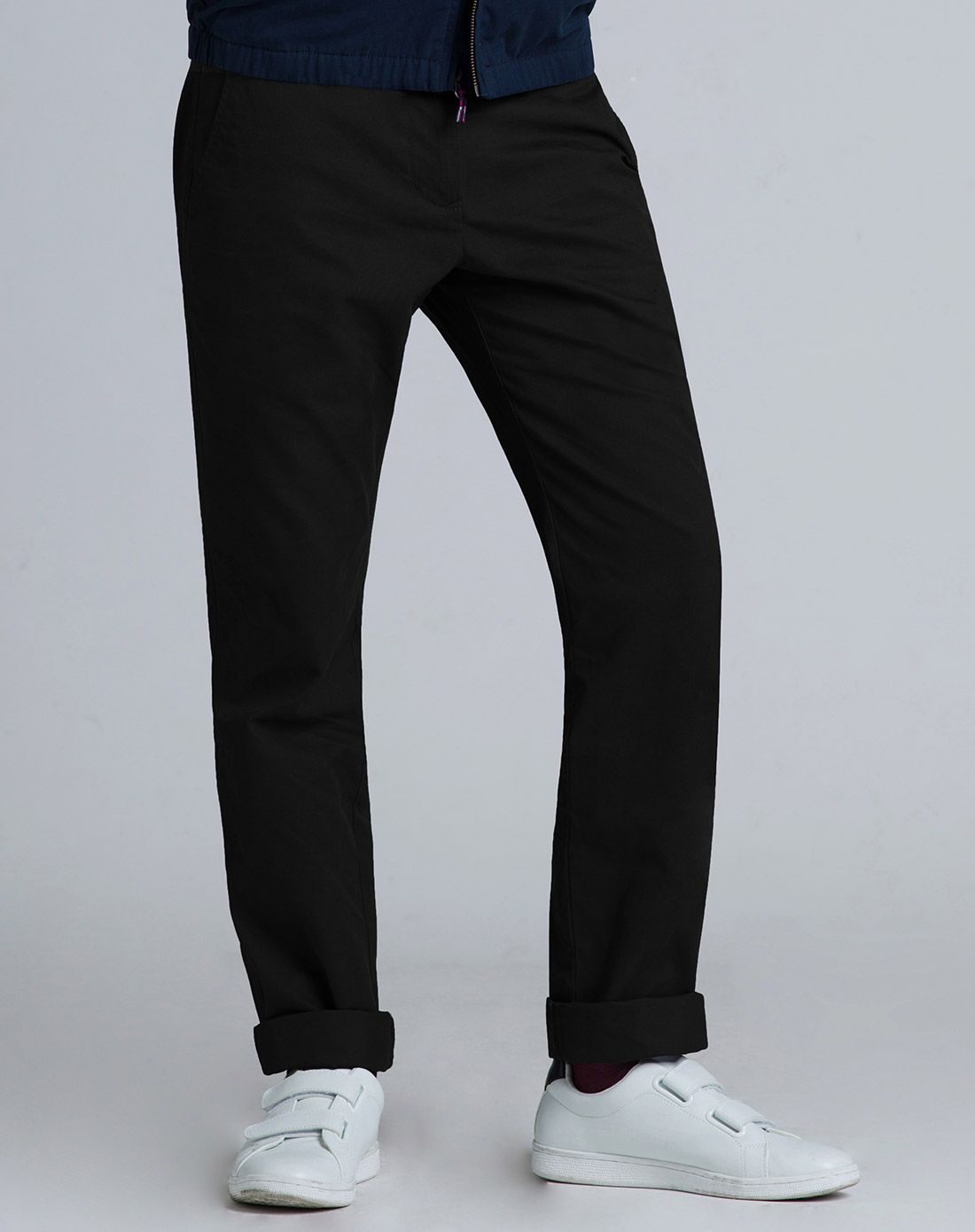 黑色修身卡其裤