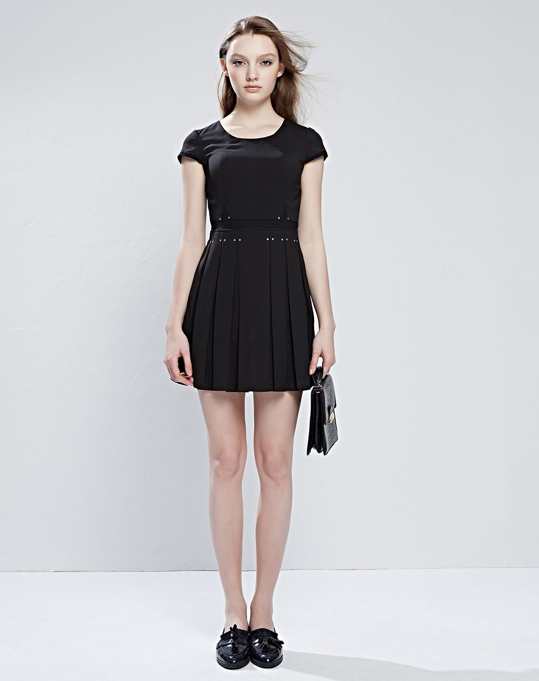 艾莱依eral柳钉短袖修身连衣裙