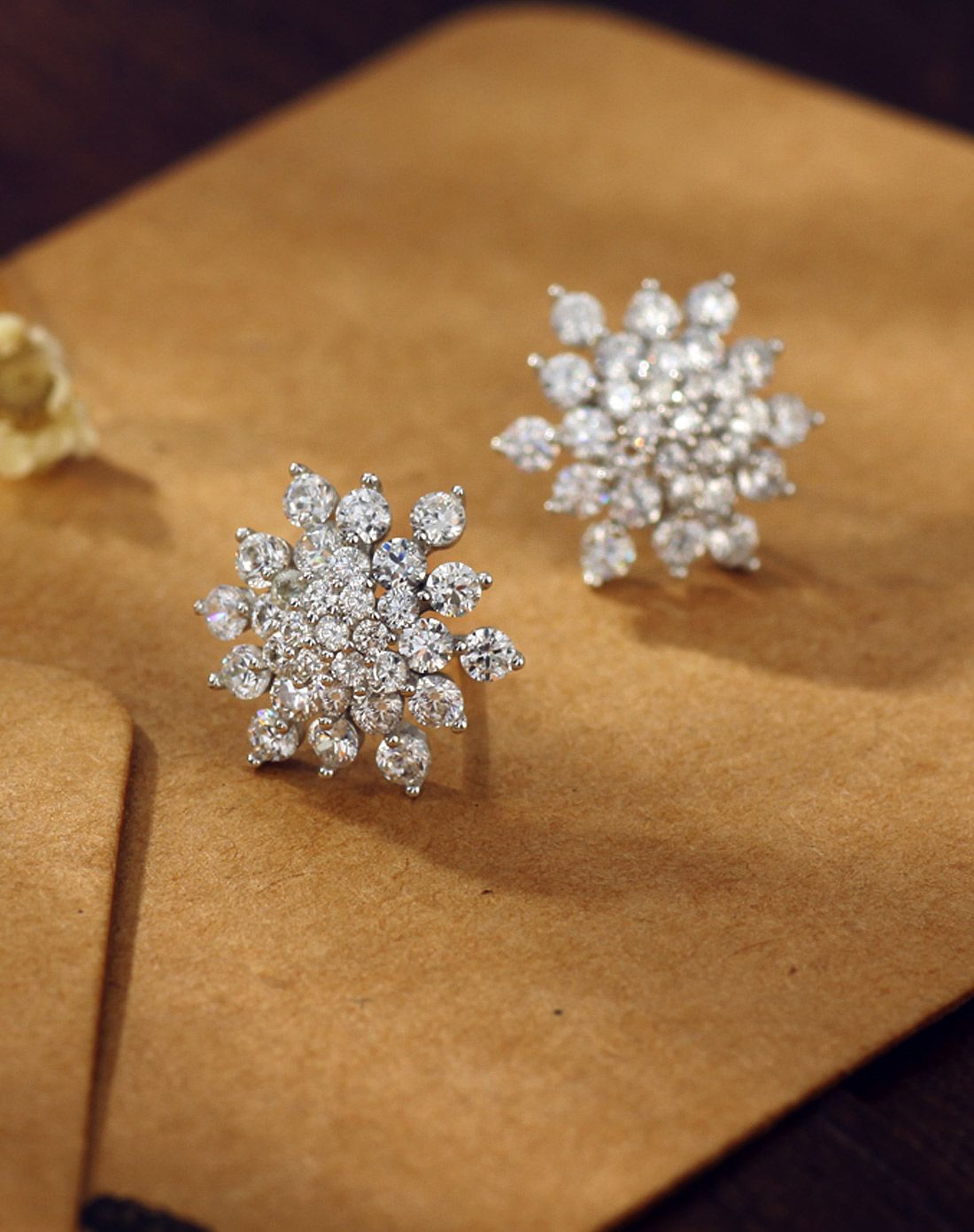 新光饰品 雪之韵925银锆石雪花耳环耳钉