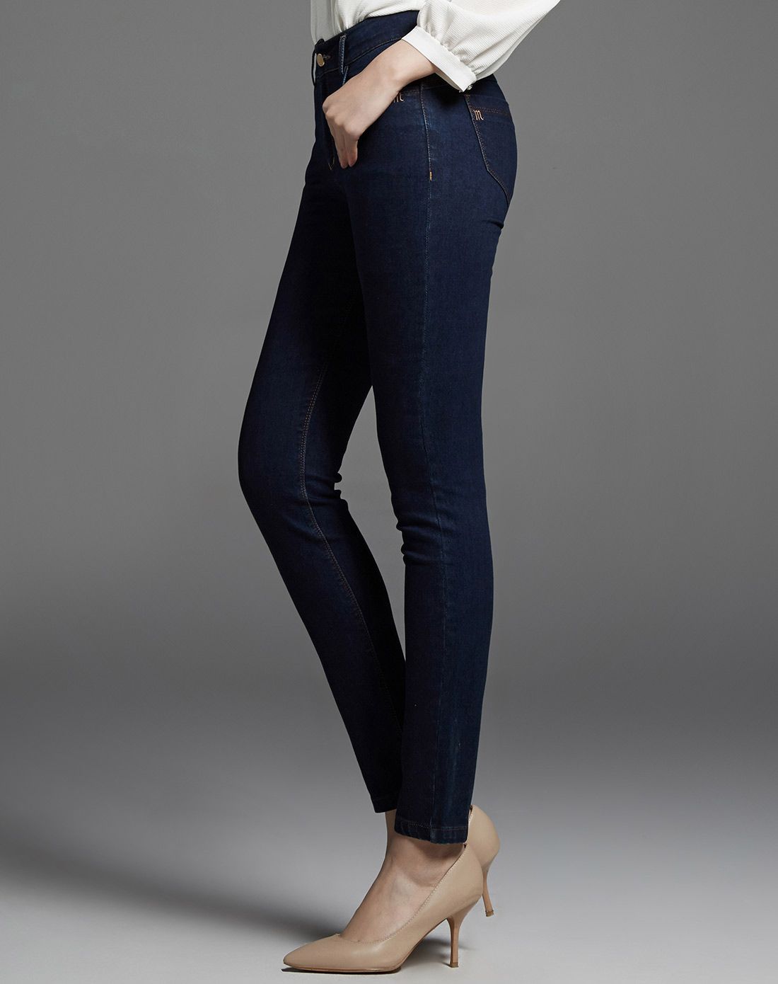 宝蓝色修身铅笔牛仔裤