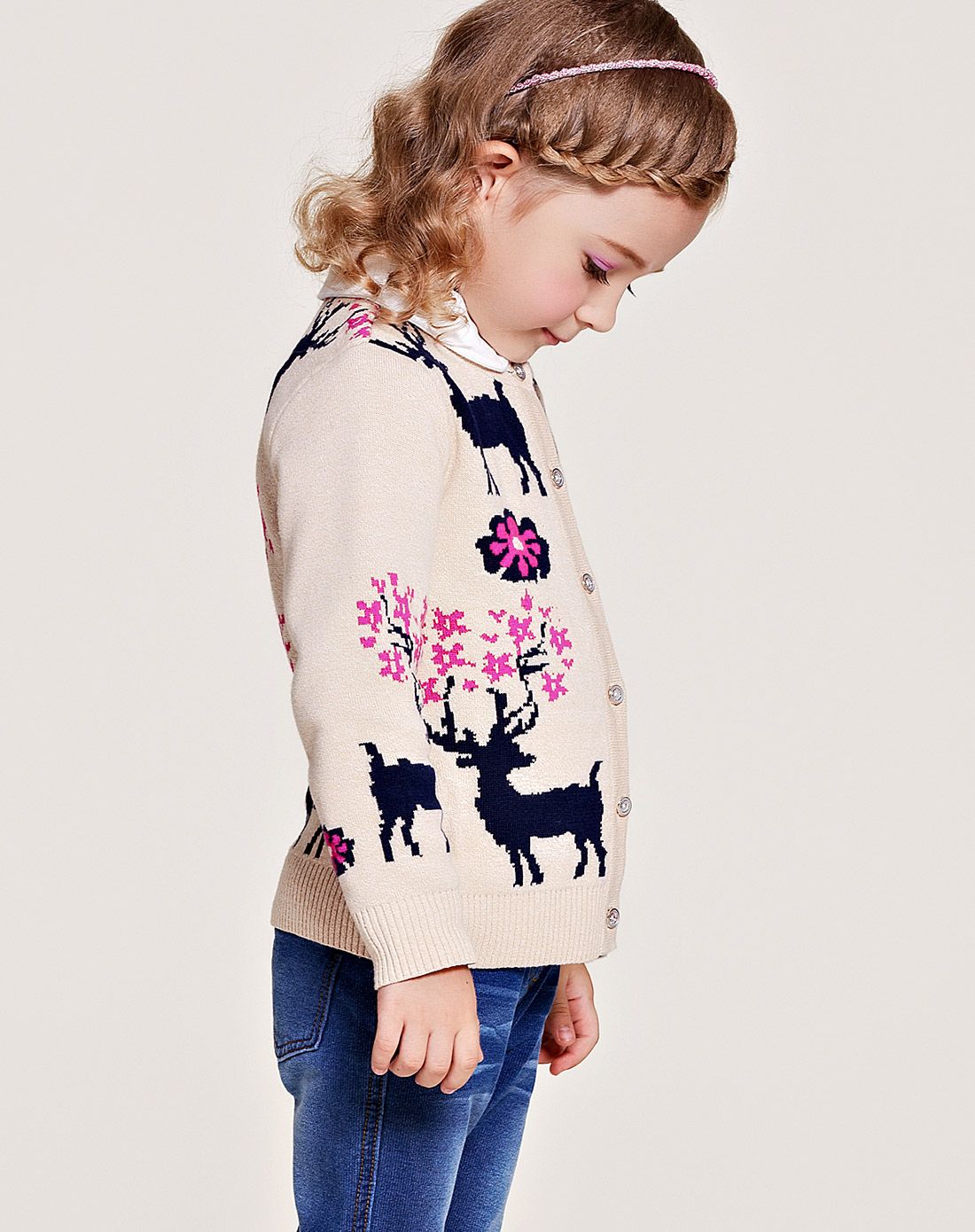 女童杏色底织小鹿图案撞色织花针织衫