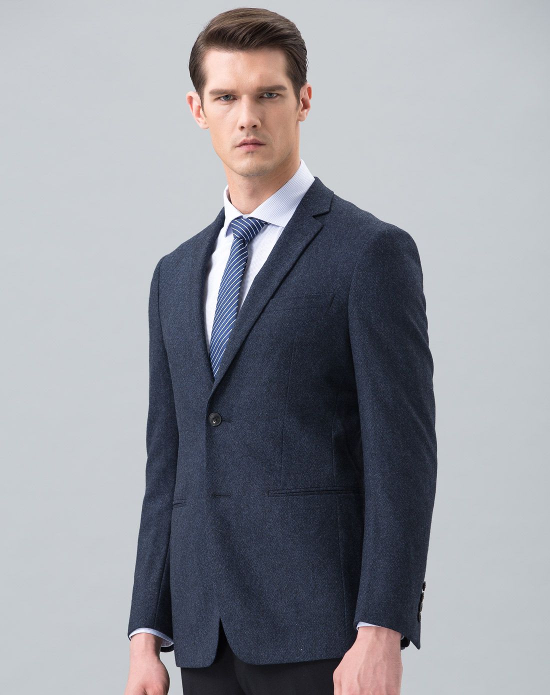 优雅都市绅士蓝灰色西服