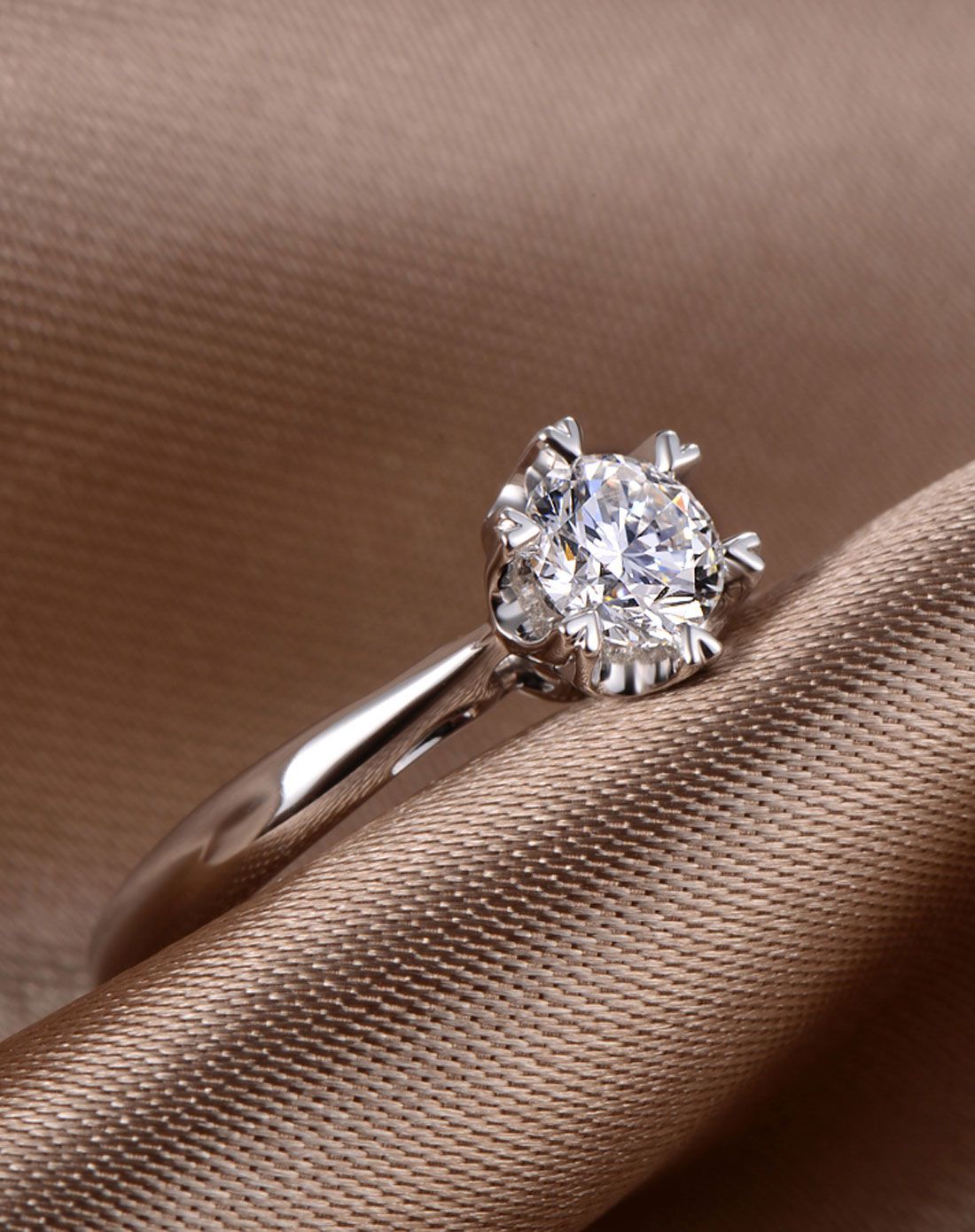 钻石小鸟 1克拉g色铂900钻石戒指 【恋爱纪】