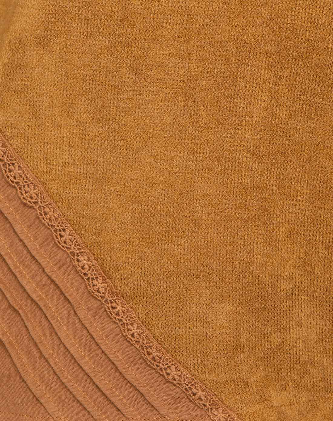 土黄色简雅素朴长袖圆领舒适毛衣