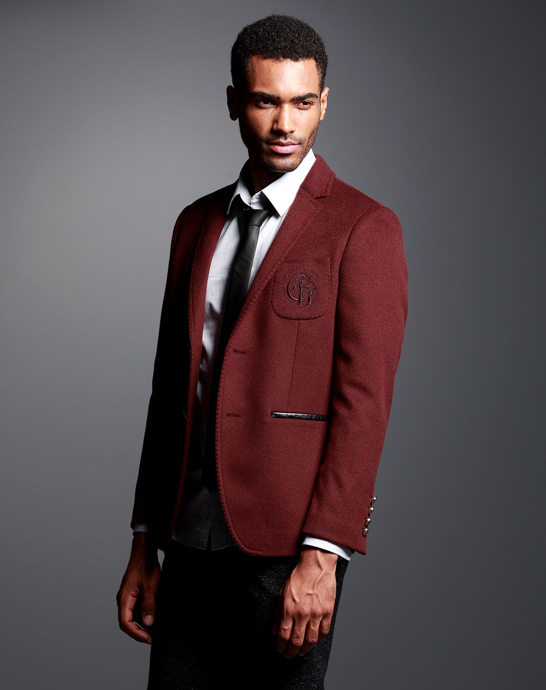 绛红色纯羊毛百搭刺绣贴袋休闲西装