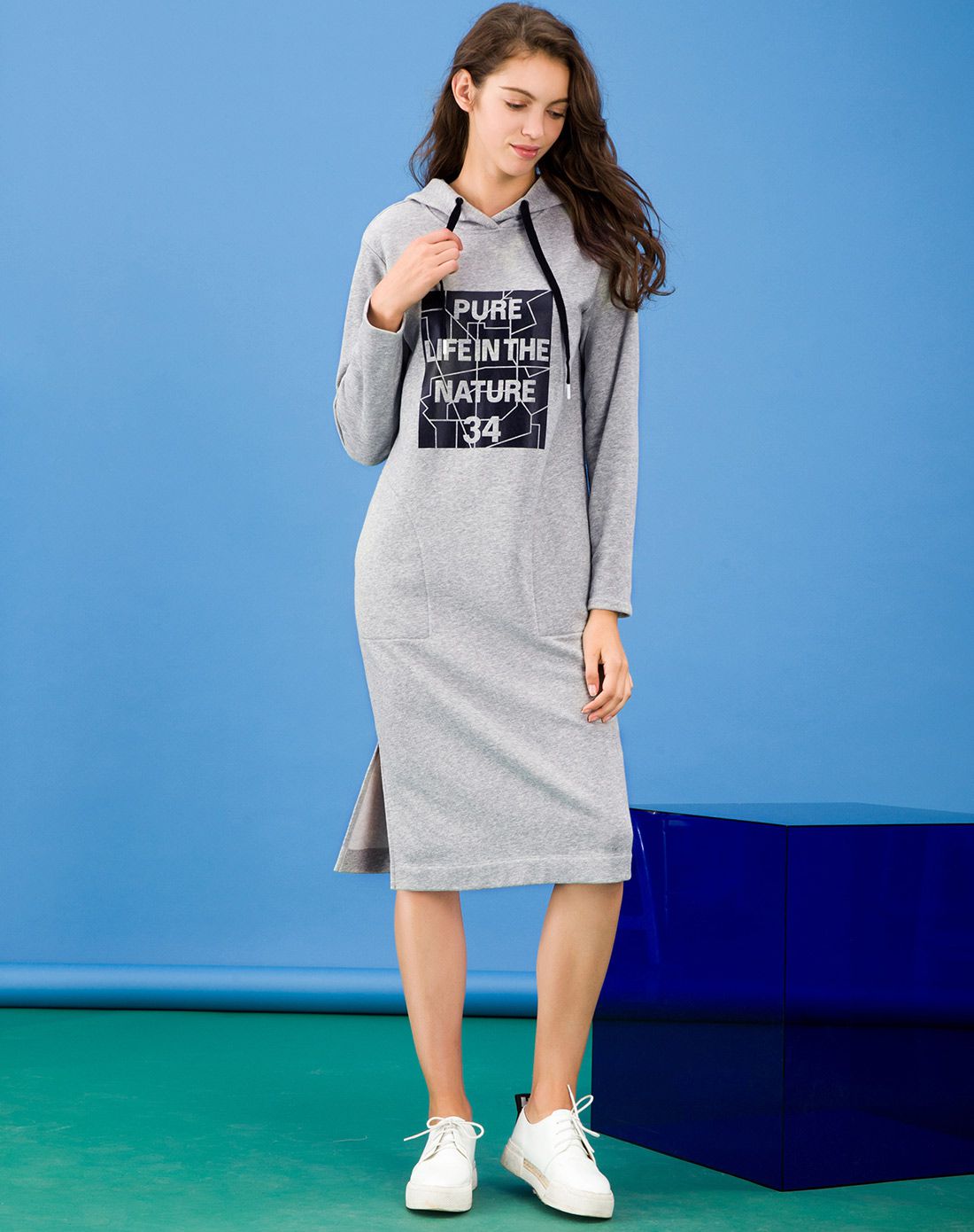 浅花灰连帽直身连衣裙