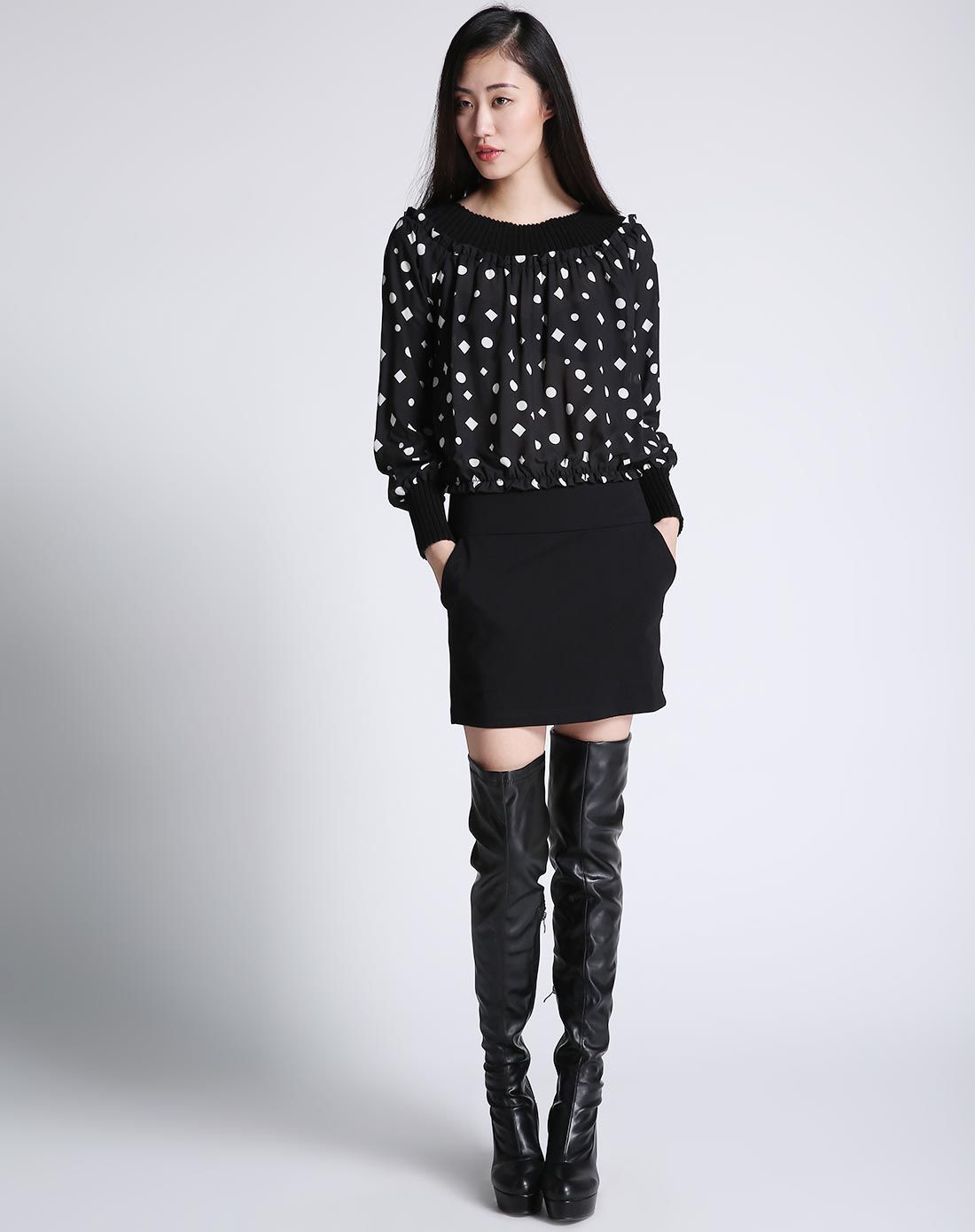 黑白色拼接黑白点连衣裙