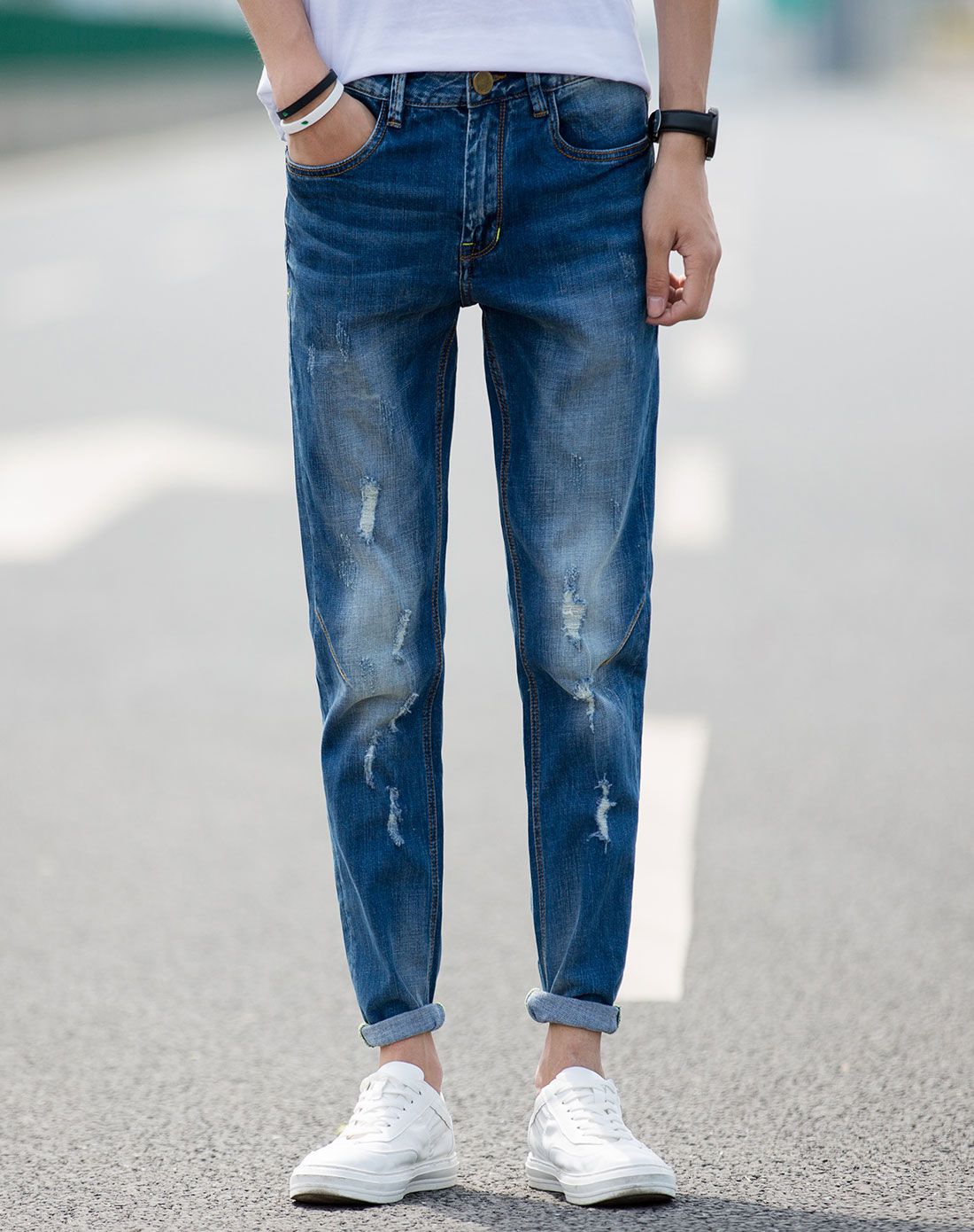 男款蓝色牛仔裤