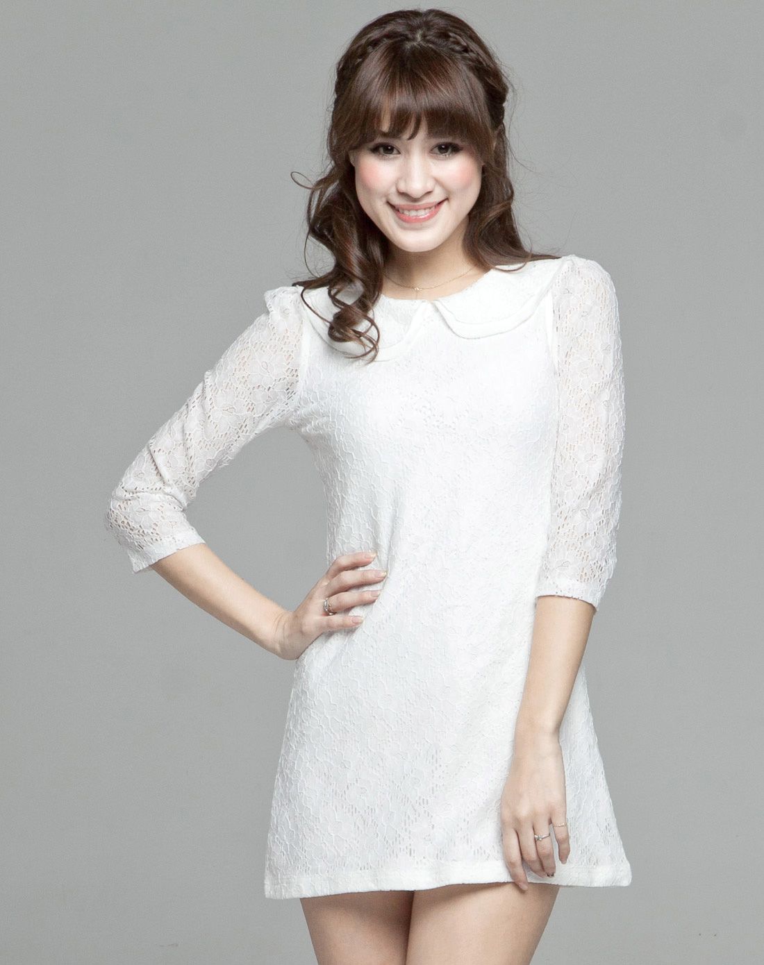 白色娃娃领蕾丝镂空时尚连衣裙