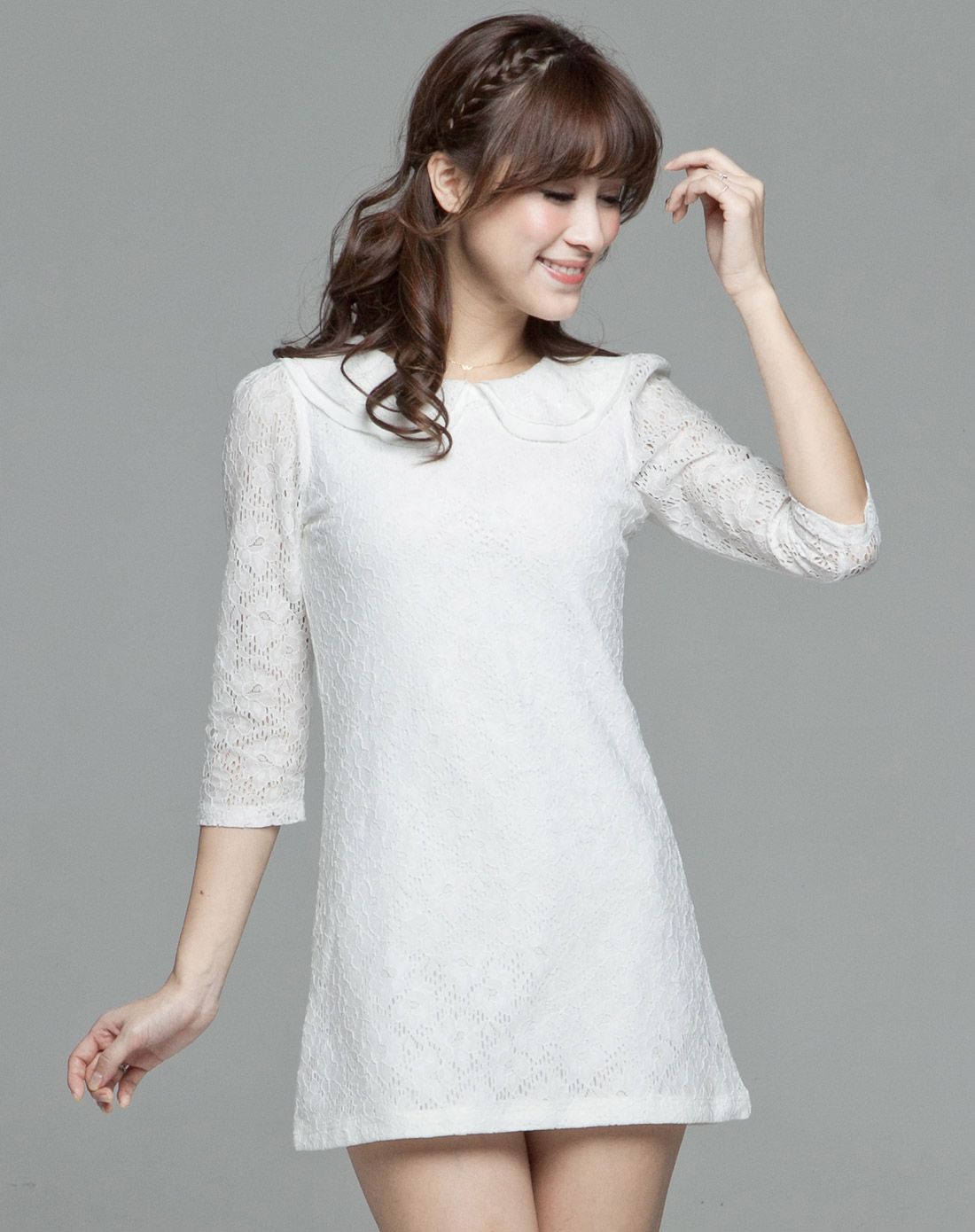 白色娃娃领蕾丝镂空时尚连衣裙
