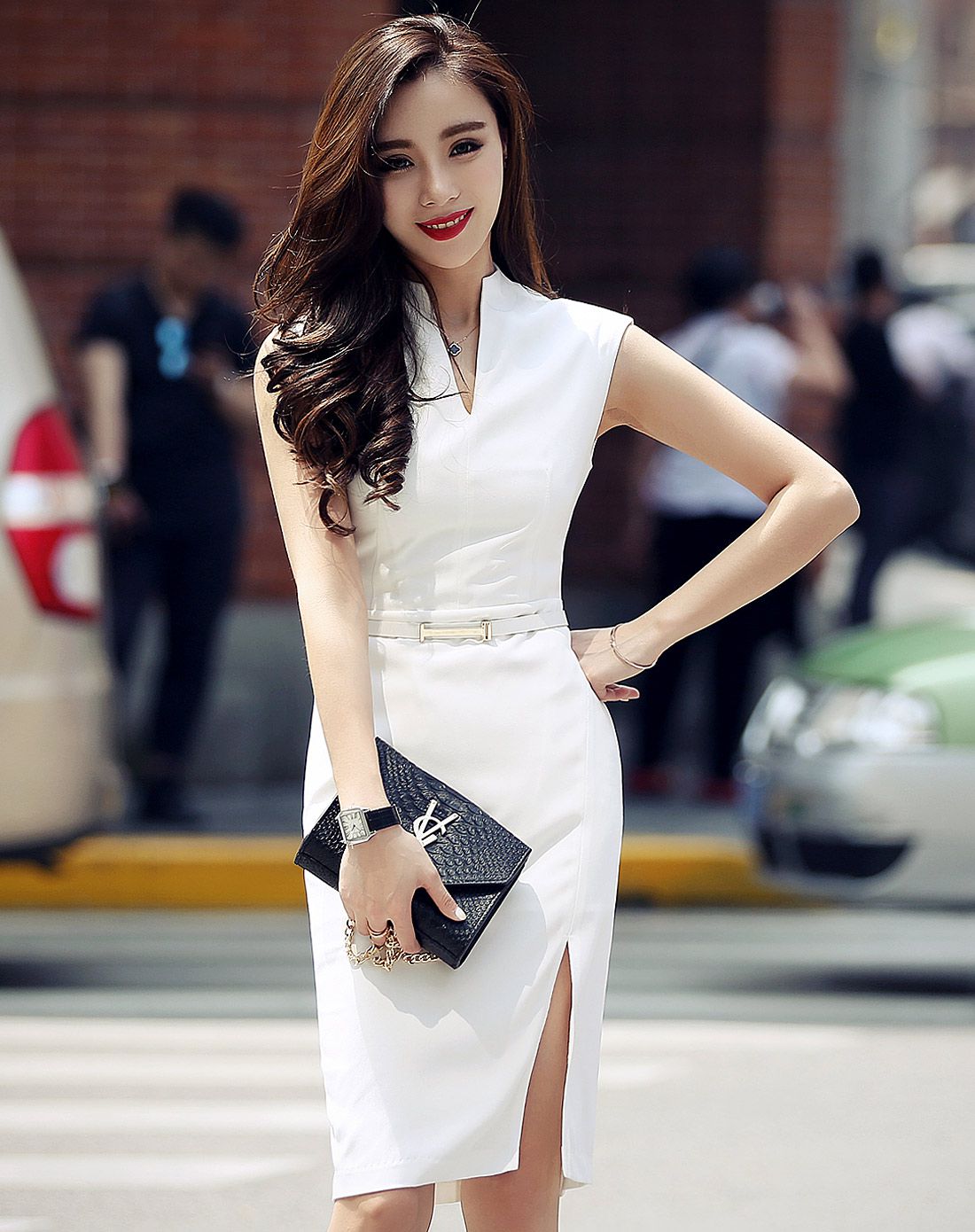 白色修身显瘦v领无袖连衣裙