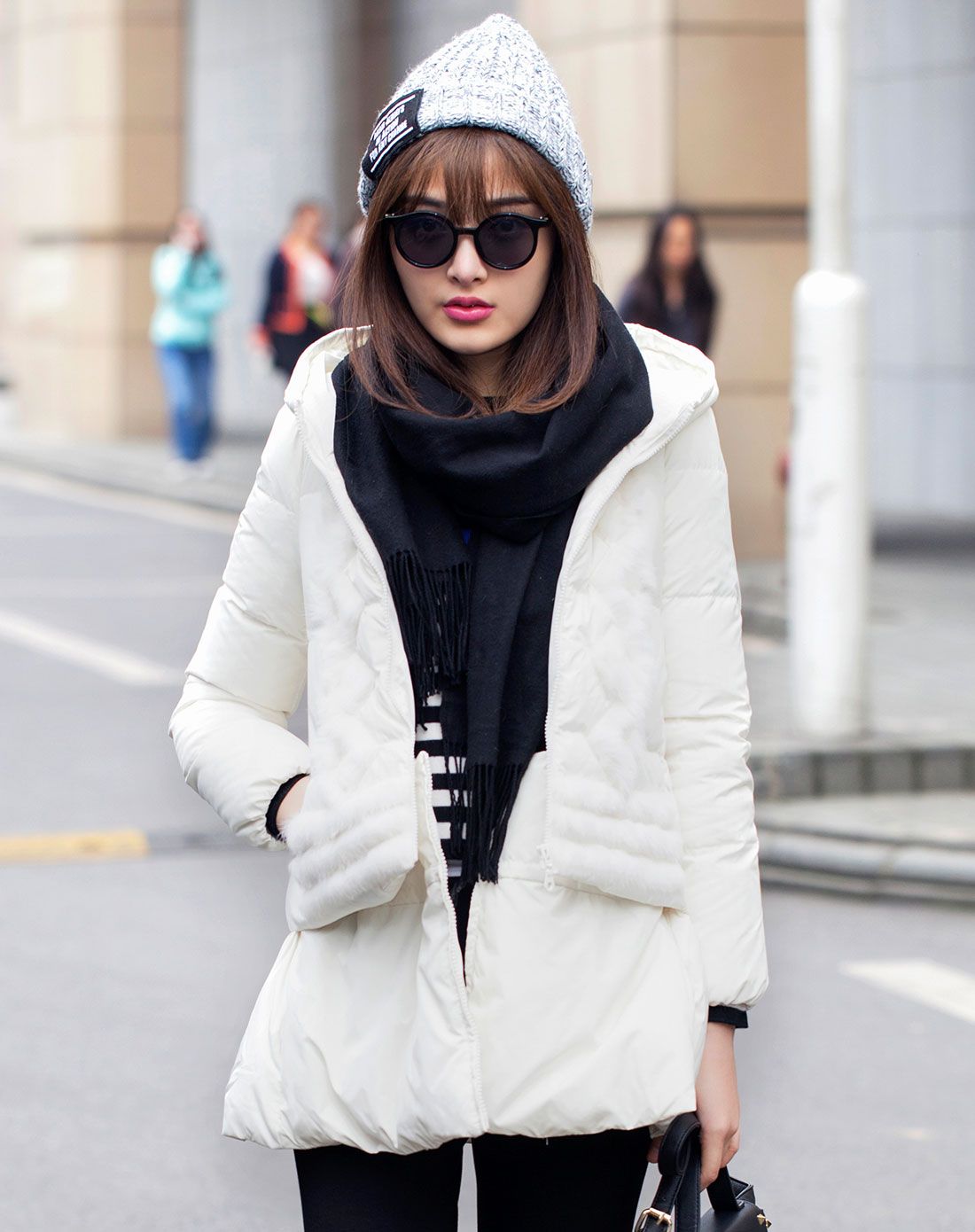 白色拼獭兔毛双节长款连衣帽羽绒服