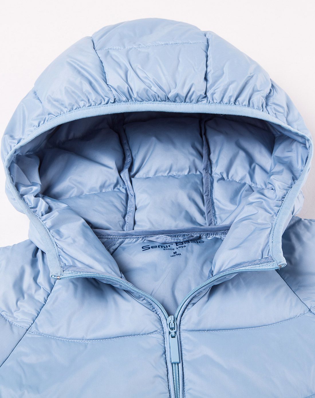 浅蓝色斯文连帽长袖羽绒服