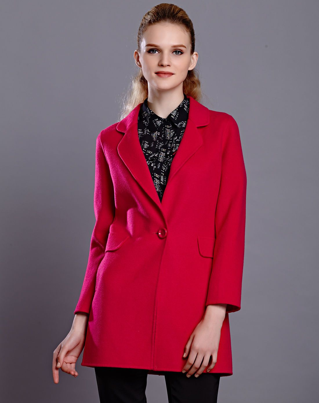 女款玫红色翻领双面呢大衣