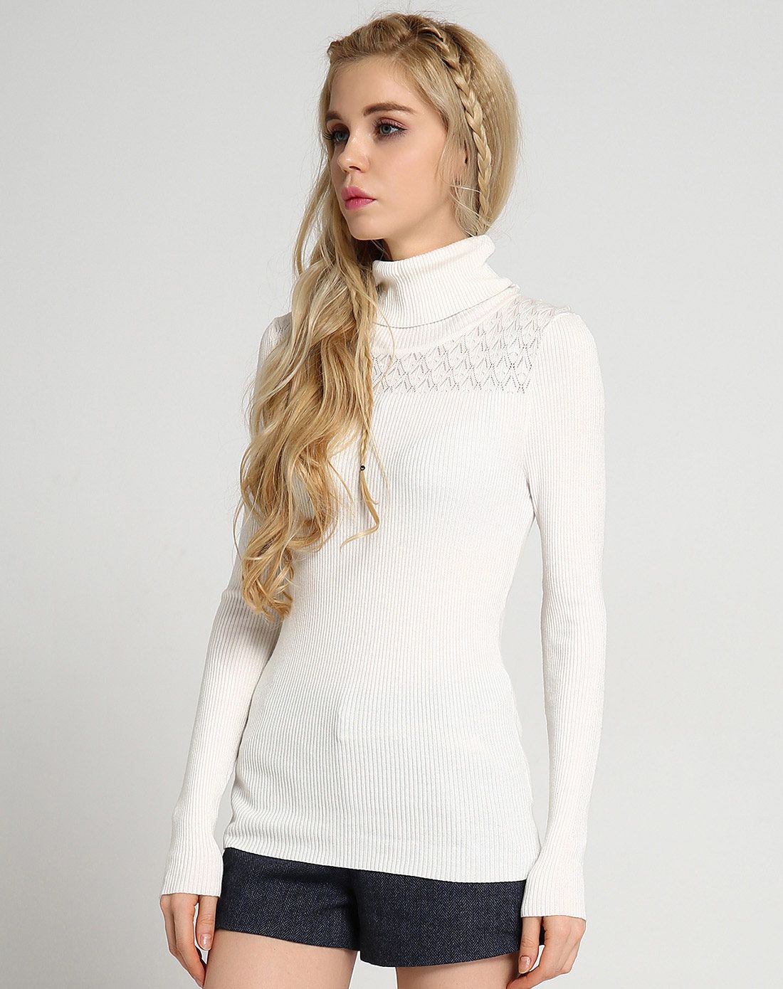 气质简约白色高领长袖线衣