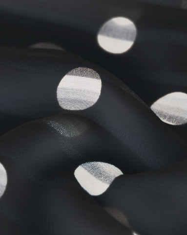 黑色俏皮七分袖波点上衣