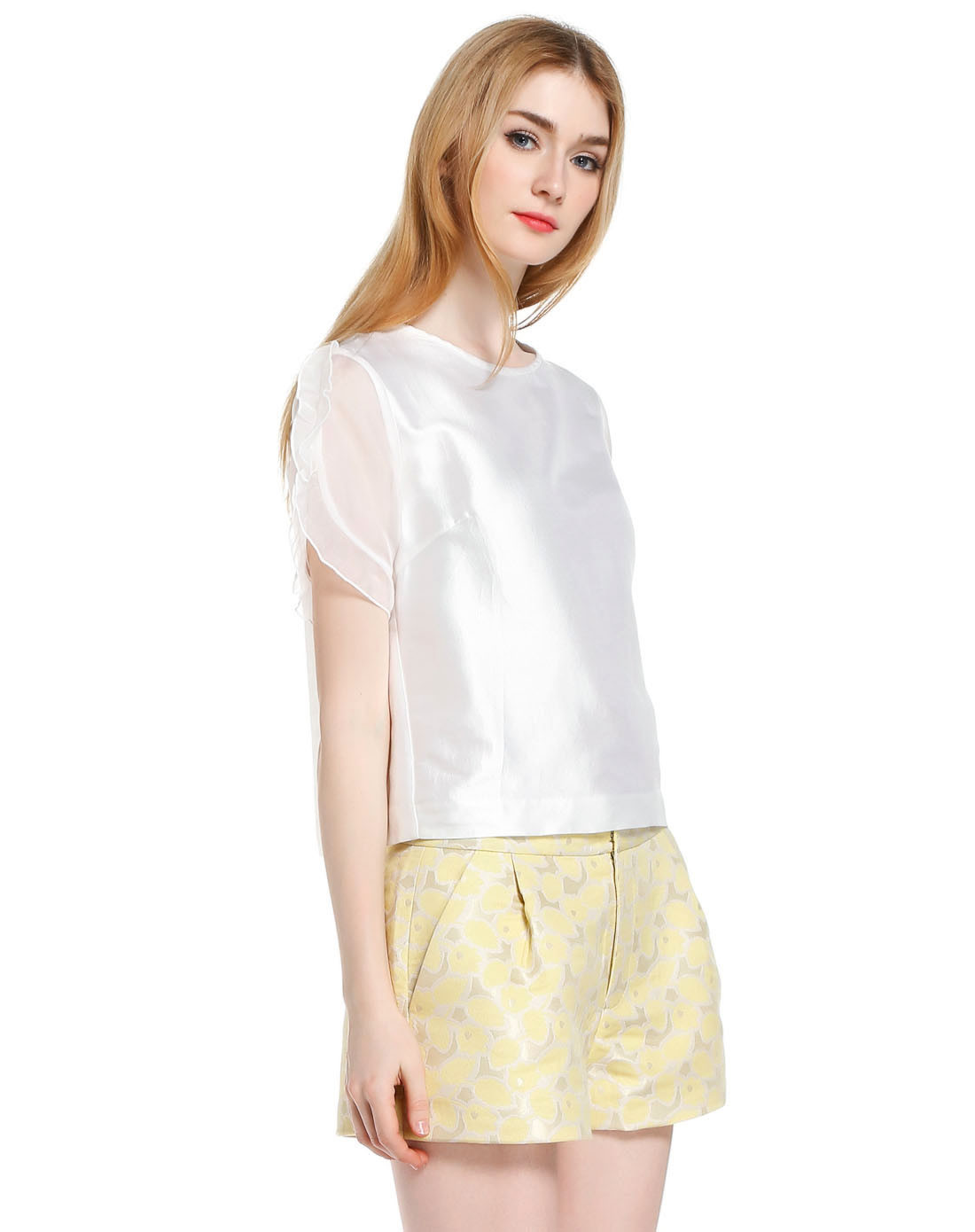 米白色简约气质上衣