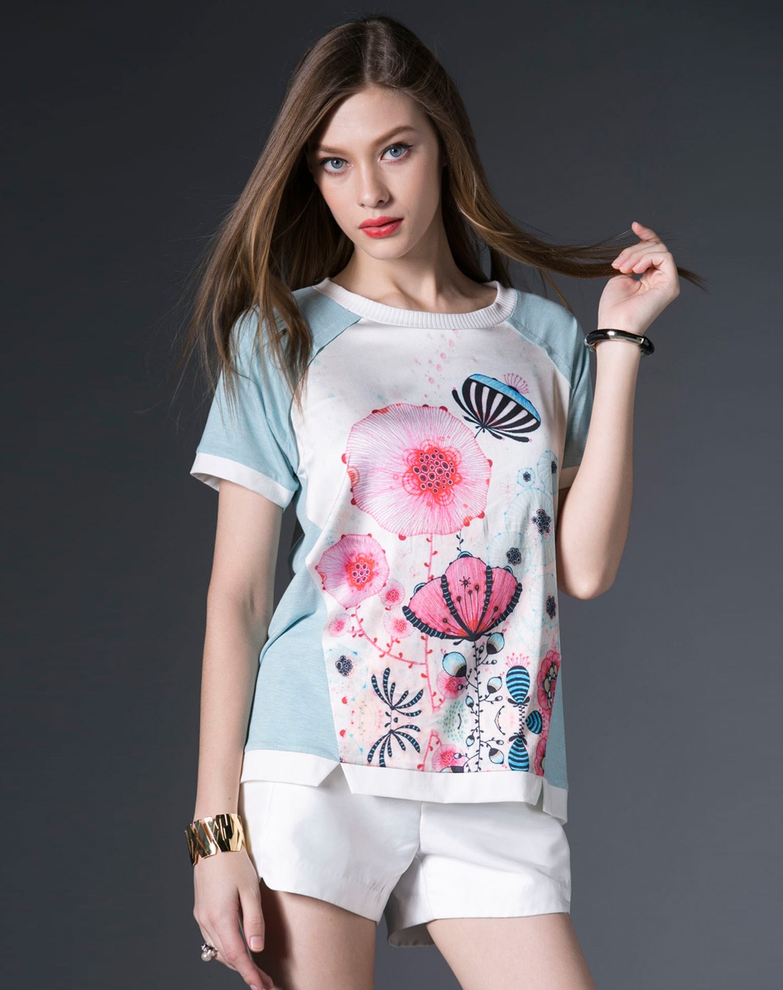 女款白底花宽松印花t恤