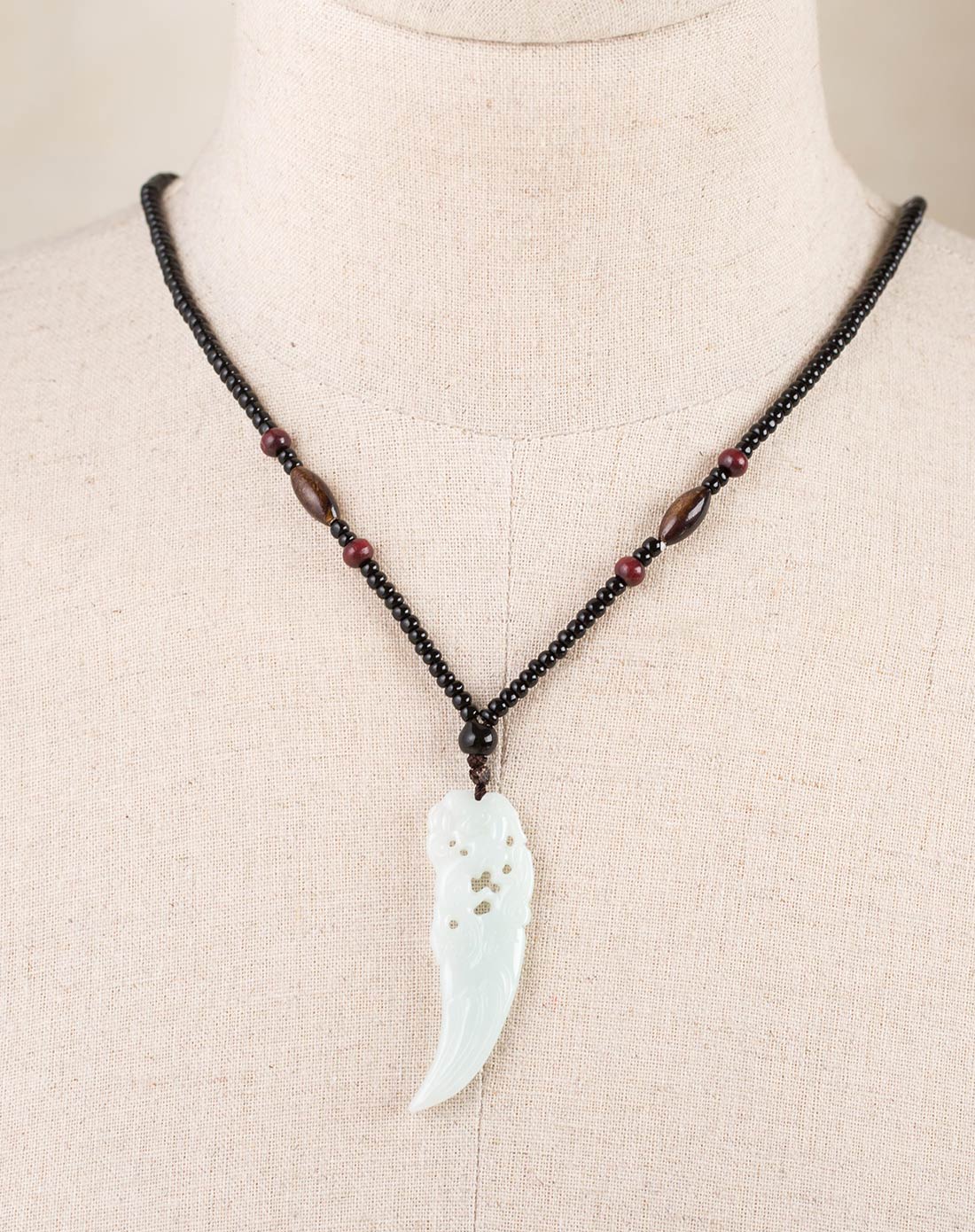 新款镂空雕刻龙头虎牙翡翠吊坠(附证书)