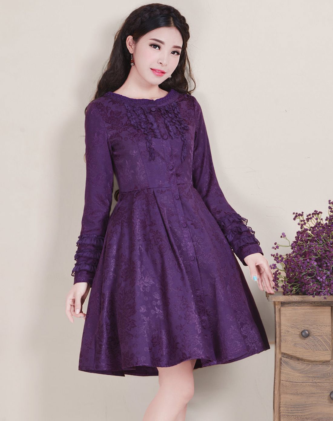 深紫色提花长袖连衣裙