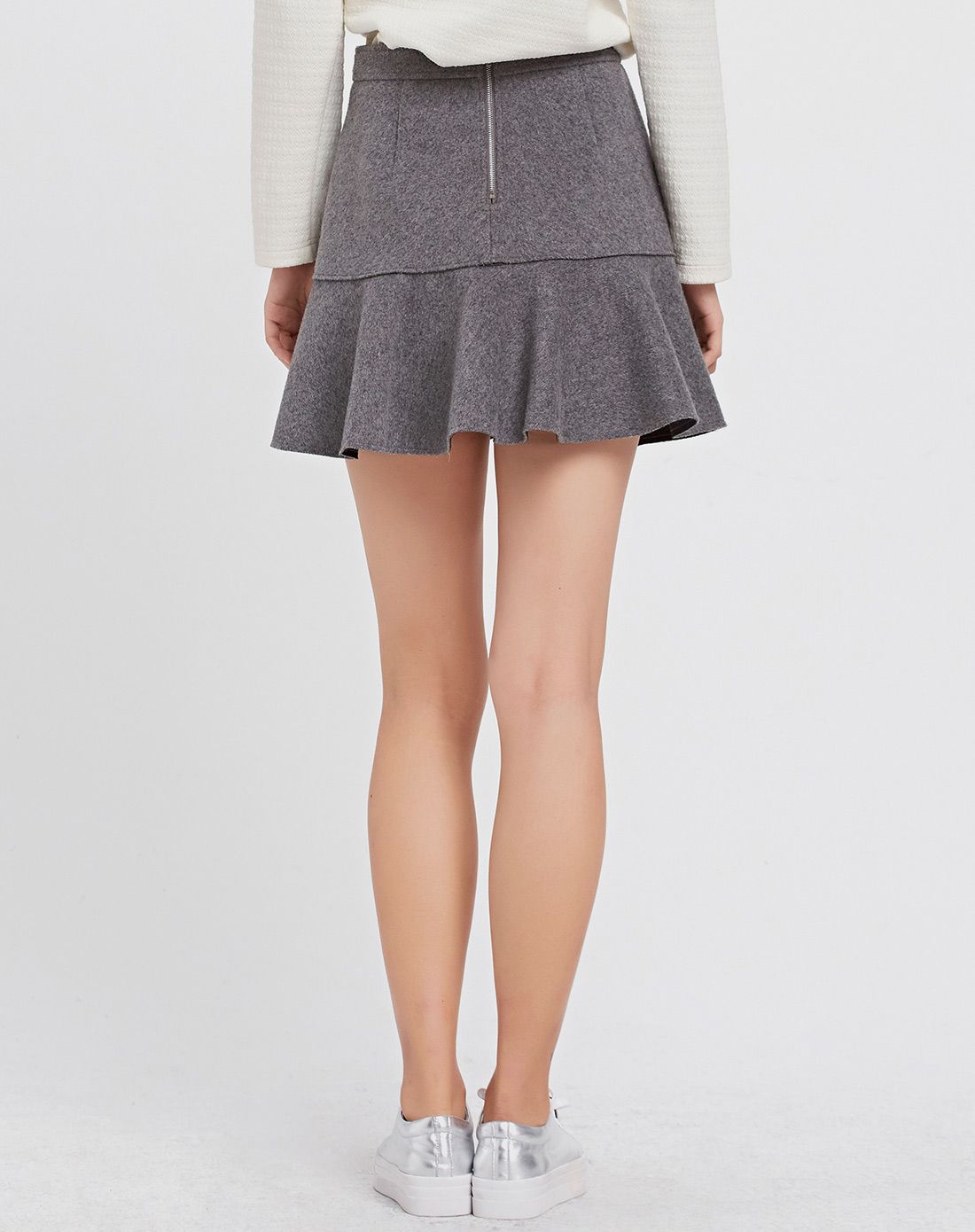 灰色短裙