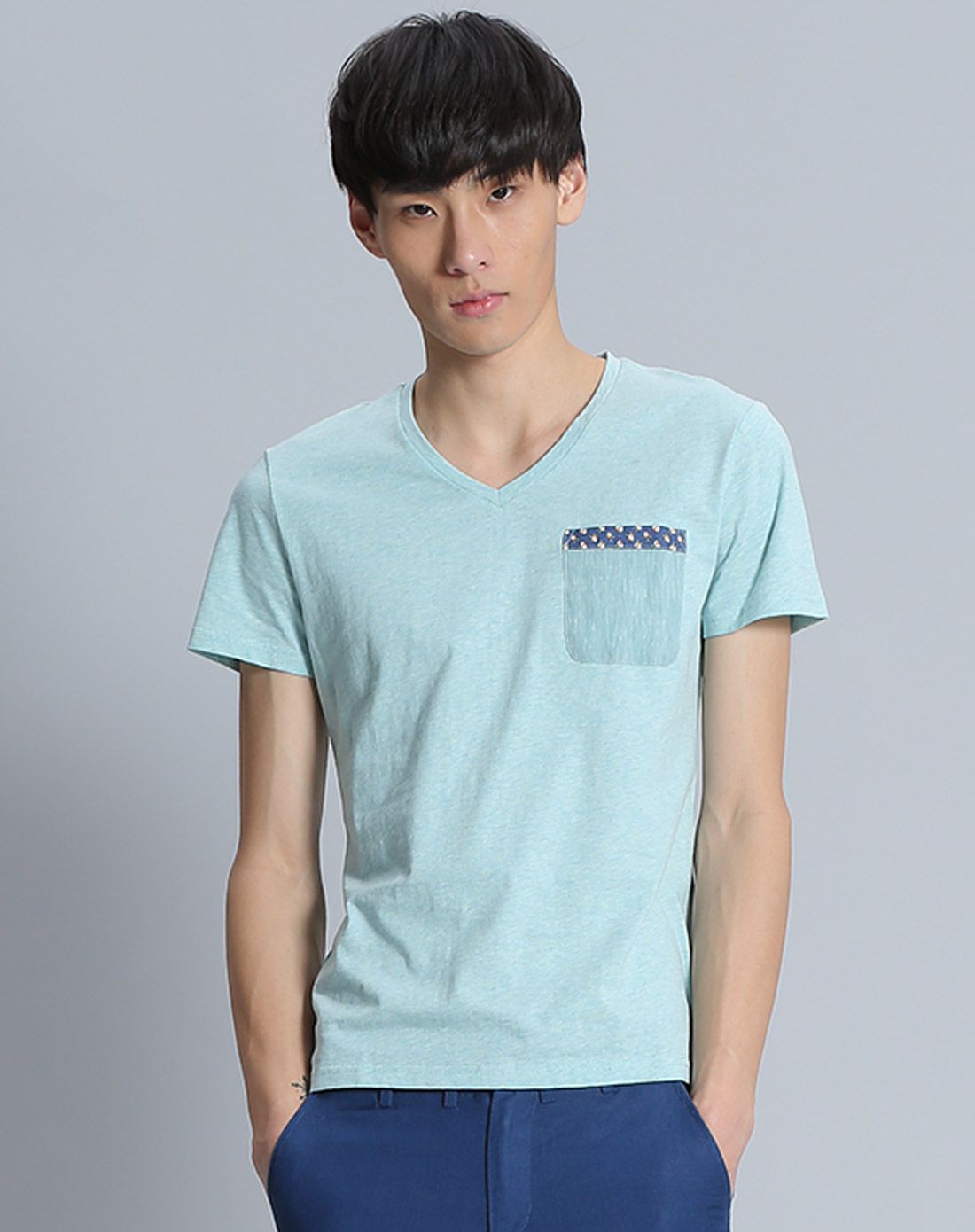 薄荷绿男装v领t恤