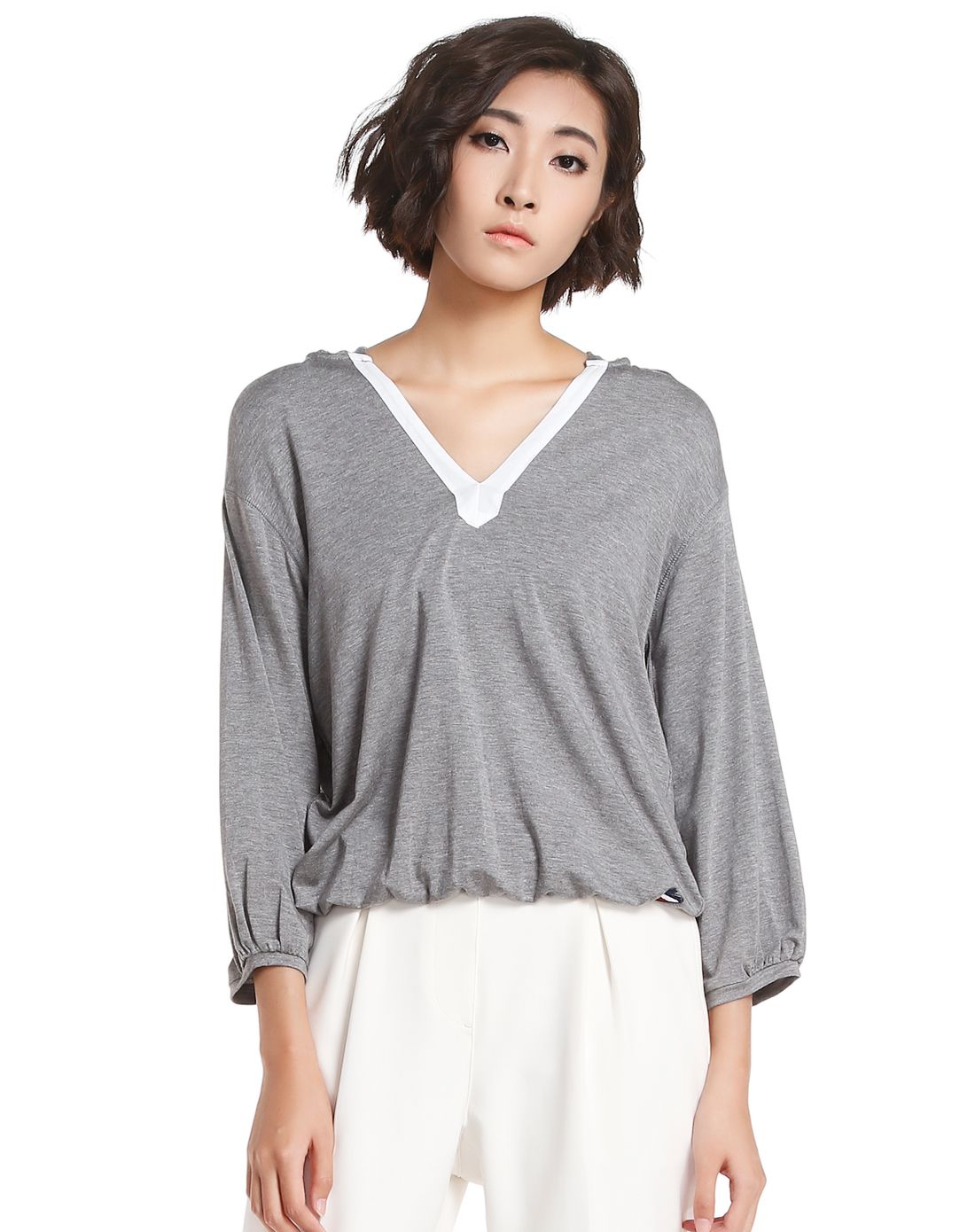 女款灰色连帽套头八分袖上衣