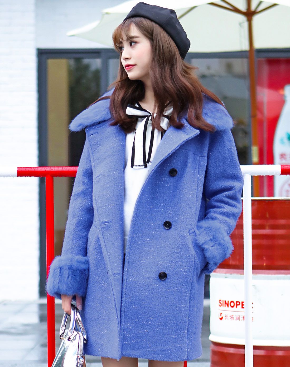 女款蓝色毛呢外套