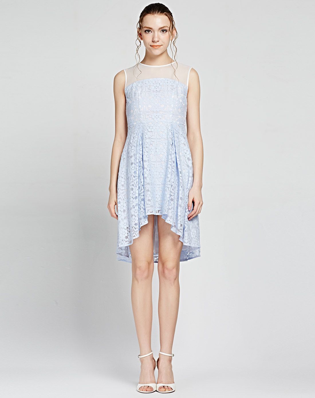 浅蓝色不规则波浪裙摆连衣裙