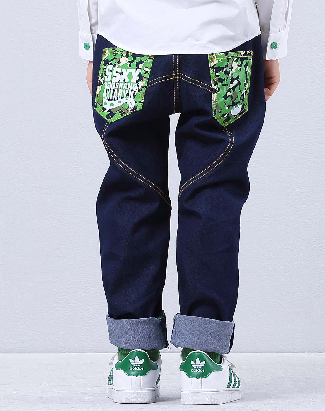 男童宝蓝明线压线贴袋印花牛仔裤