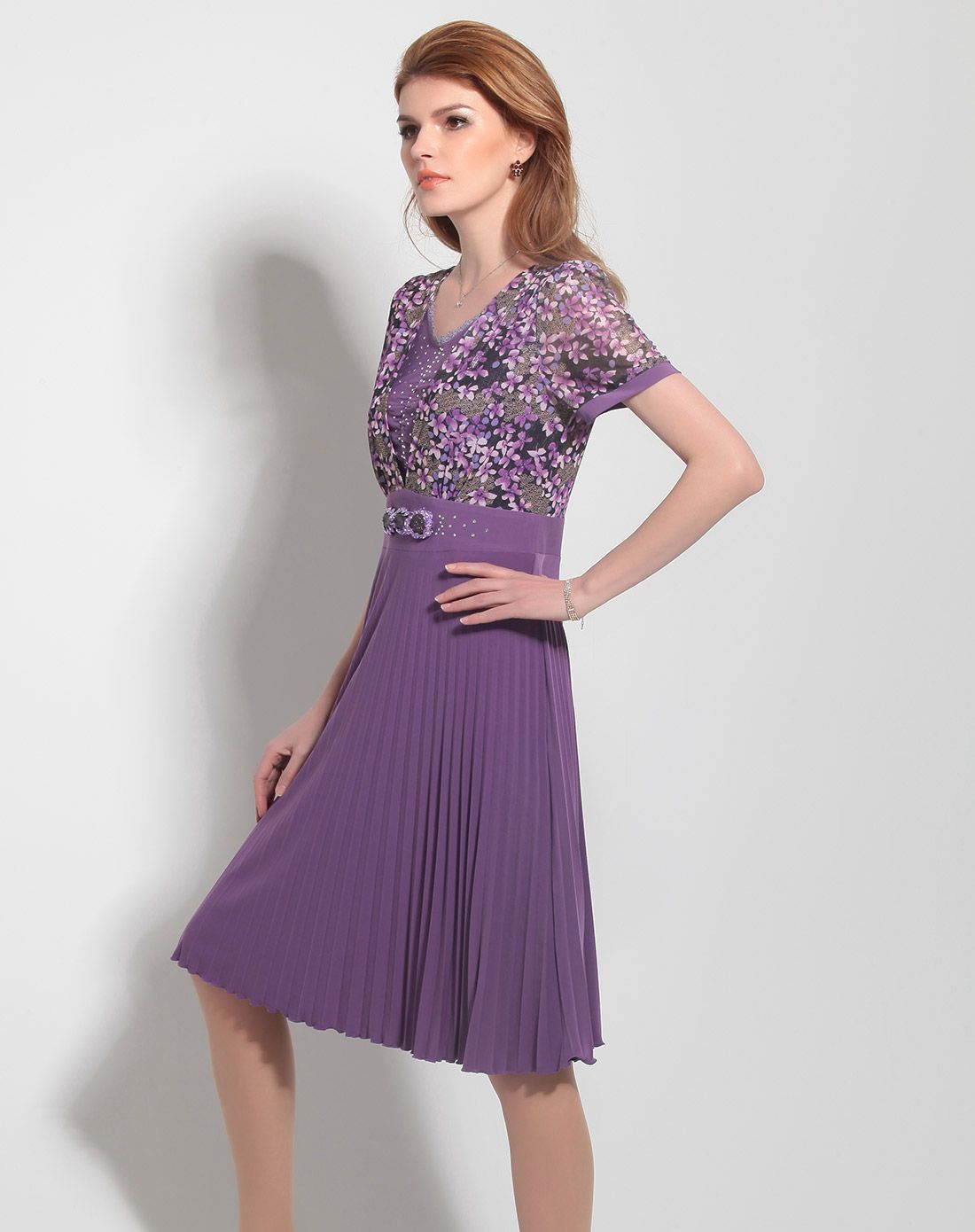 紫色碎花拼接褶皱裙摆修身连衣裙