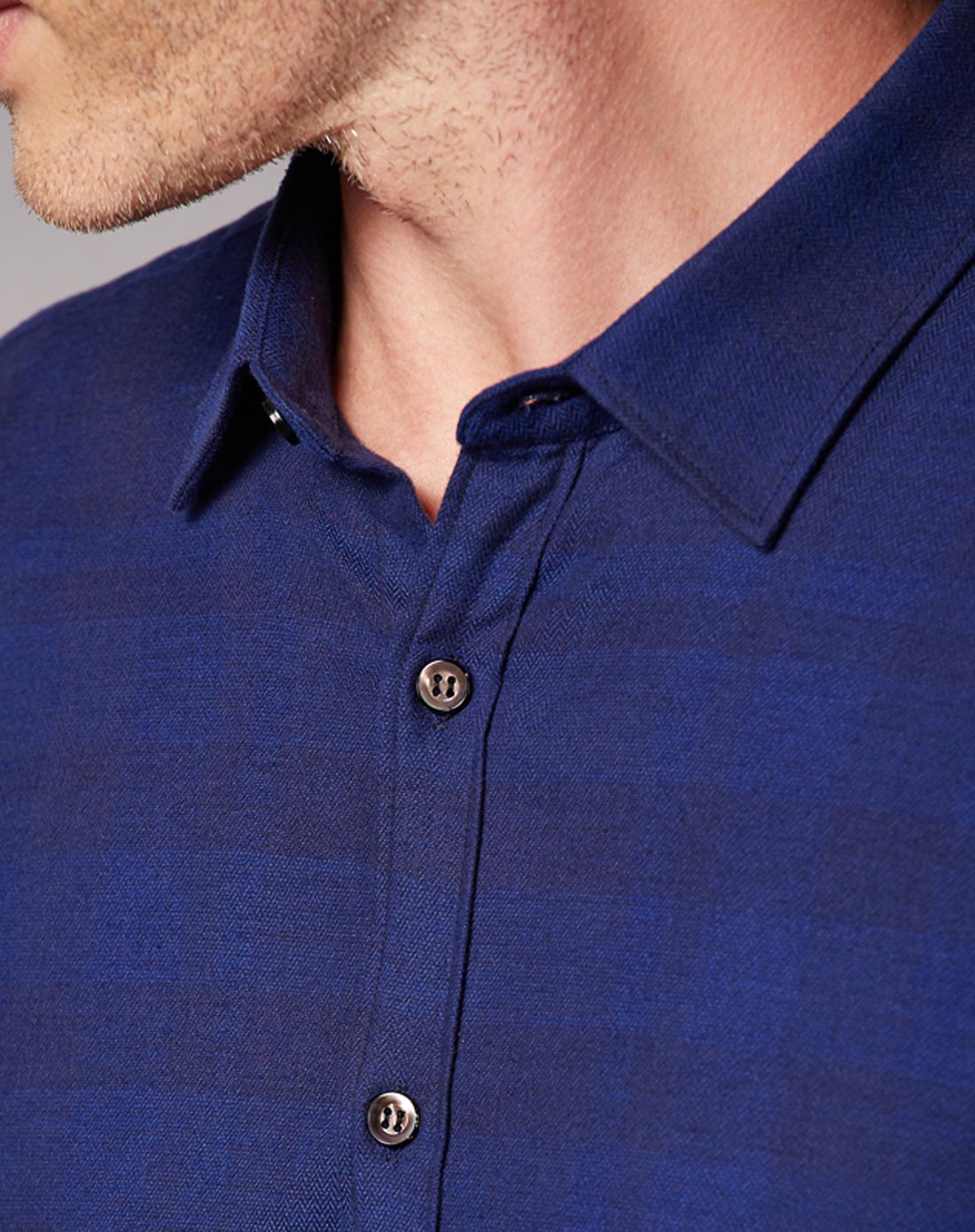 宝蓝色优雅暗格亲肤保暖天丝棉长袖衬衫