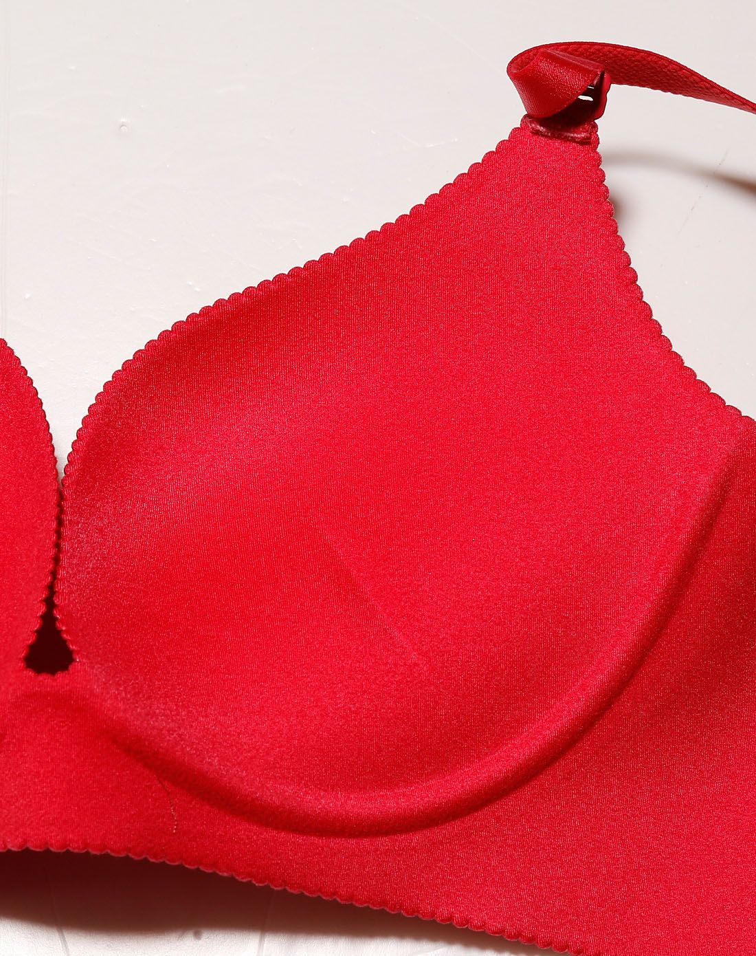 安莉芳embryform女款红色烫钻3/4上薄下厚杯文胸