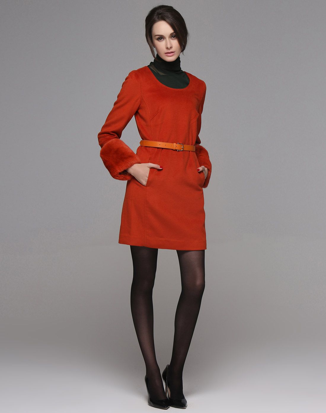 女装杏红色圆领长袖修身连衣裙