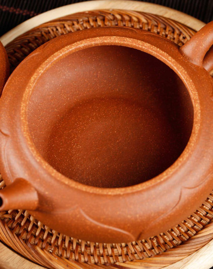 余勇-莲花紫砂壶 助理工艺美术师