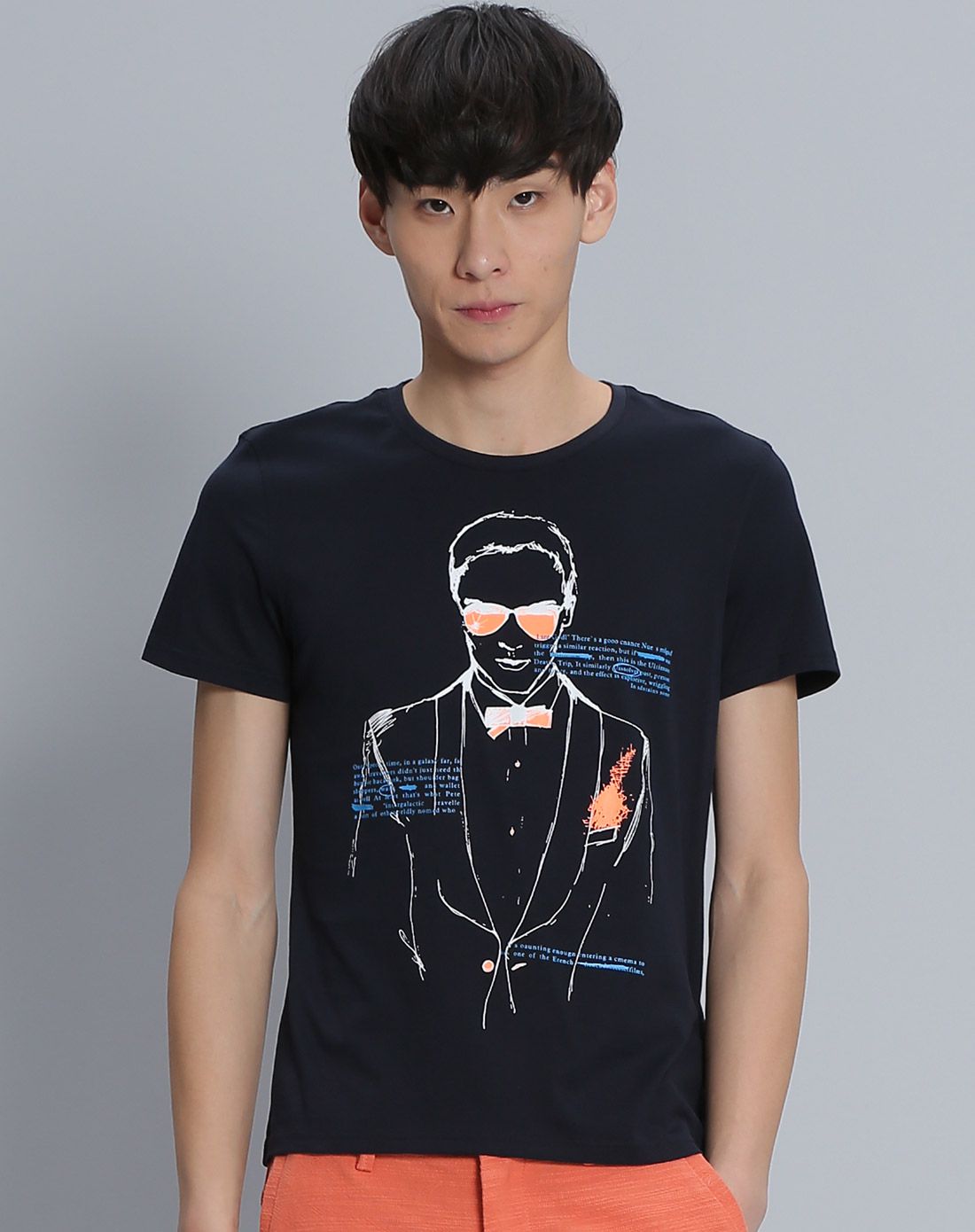 深宝蓝男装线描人像印花圆领t恤