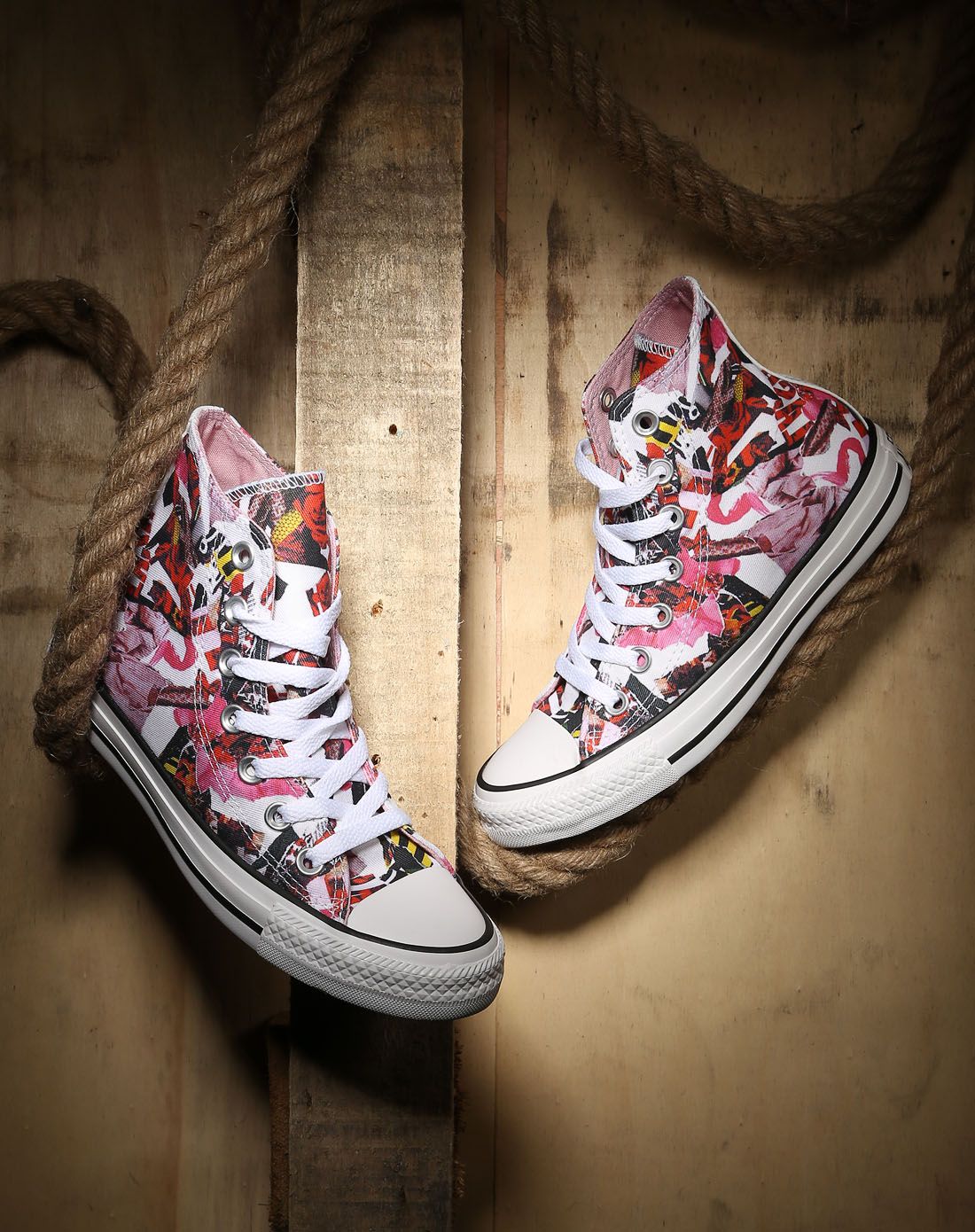 涂鸦时尚 女款红配白色高帮休闲鞋