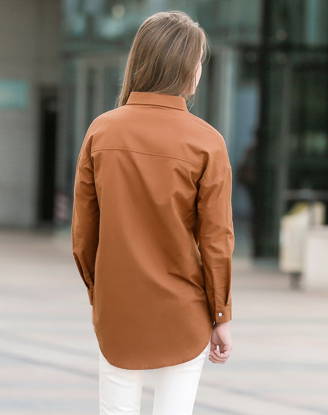 棕色翻领中长款长袖衬衫